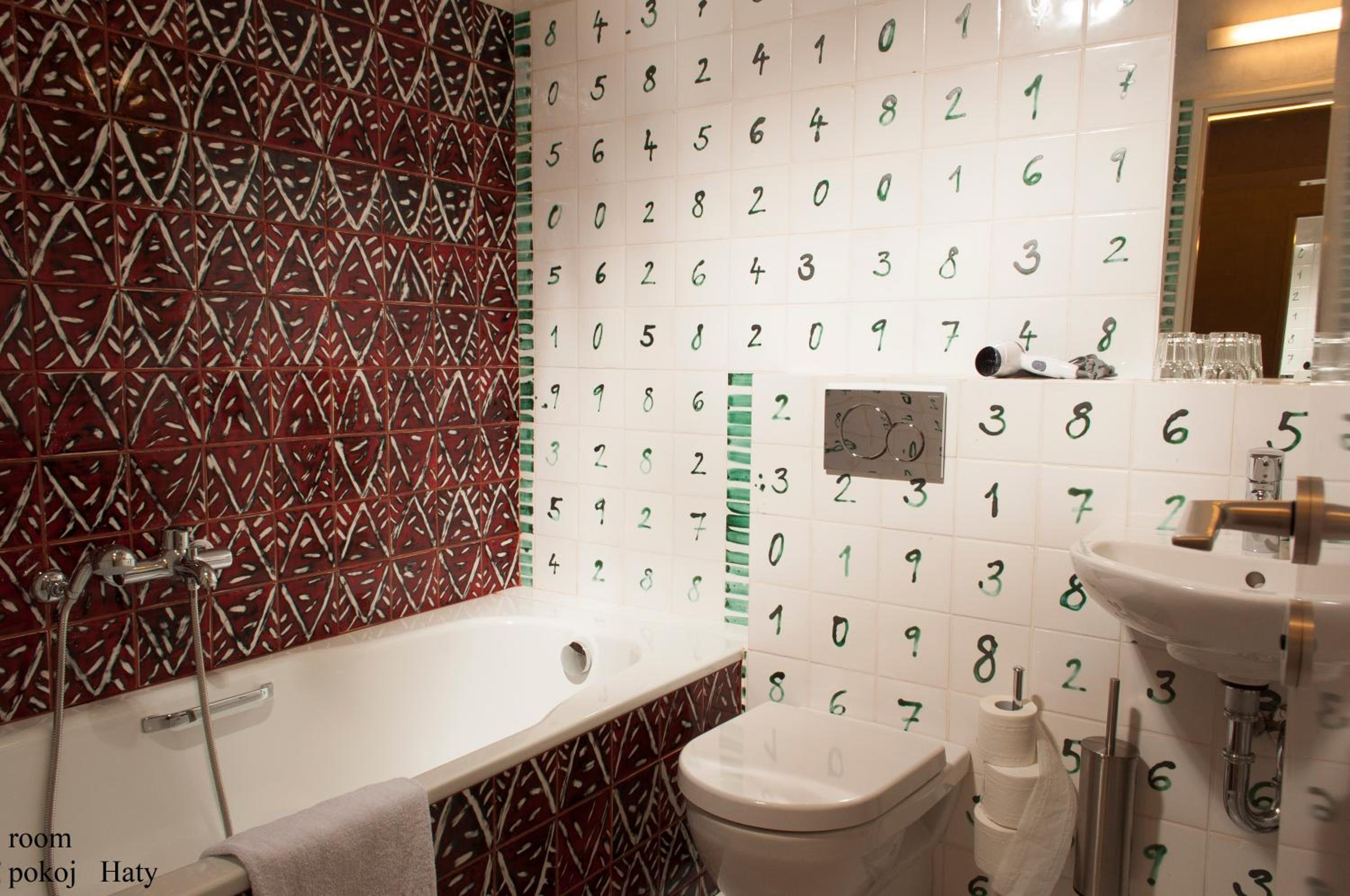 Deluxe Double Room with Bath - Photo 7
