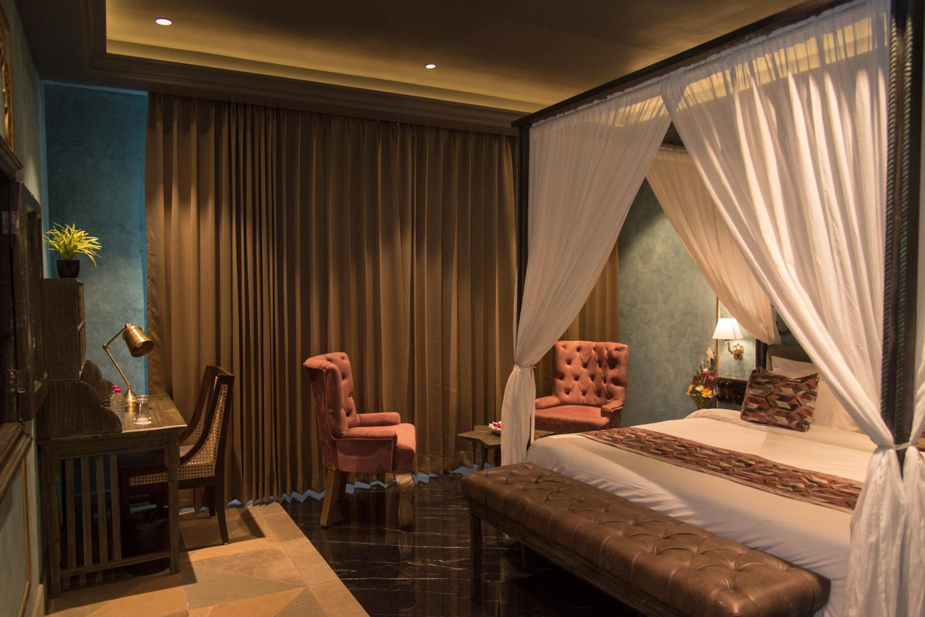 Superior Suite - Photo 10