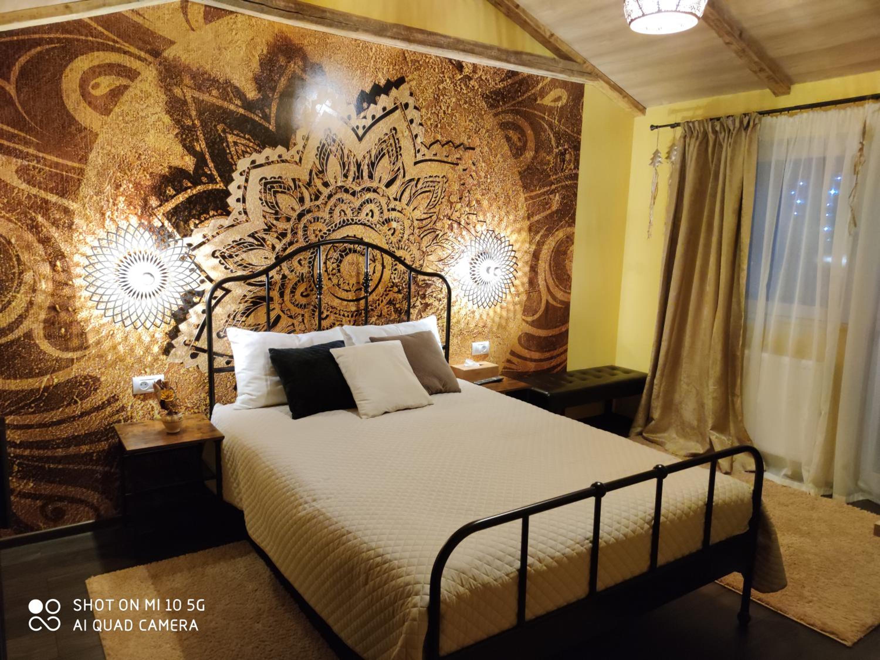 Double Room with Private Bathroom - Photo 9