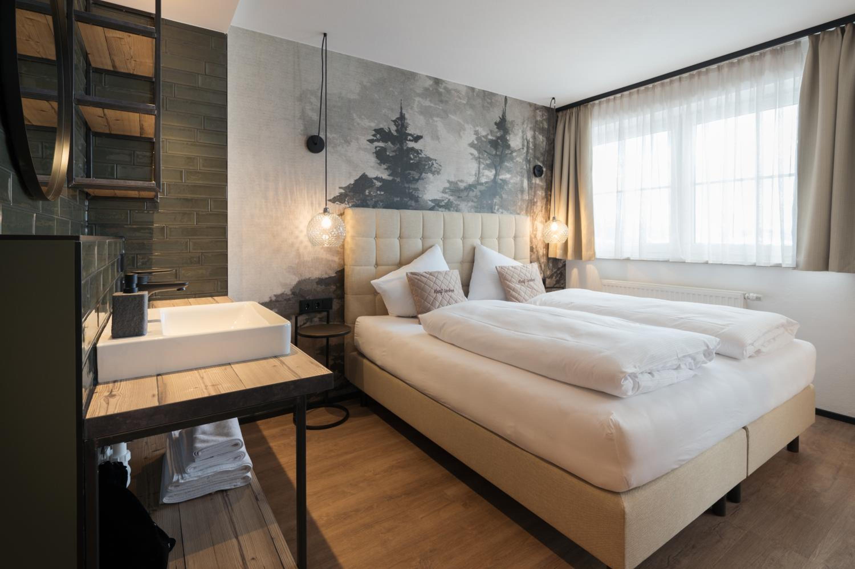 Deluxe Double Room with Balcony - Photo 1