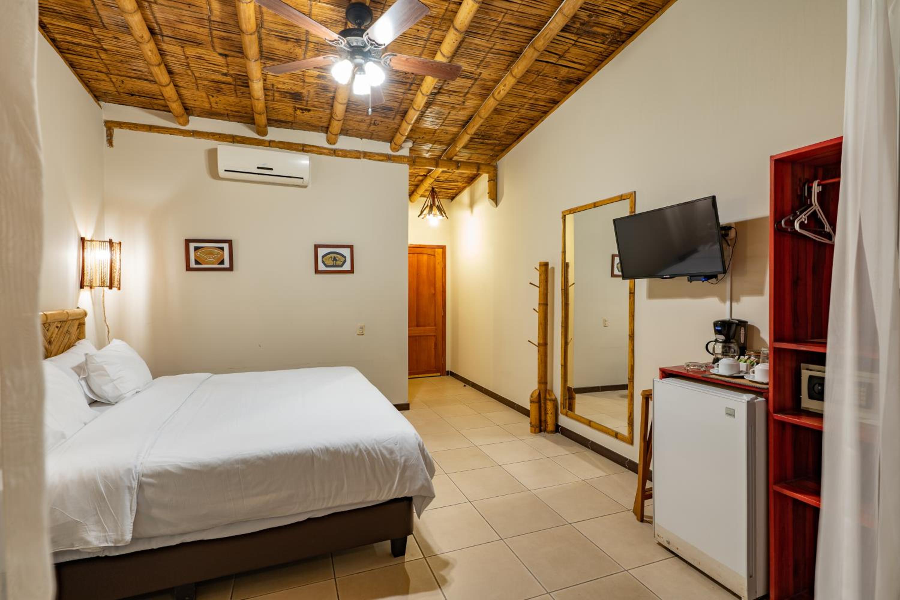 Deluxe Double Room With Balcony And Sea View photo 2