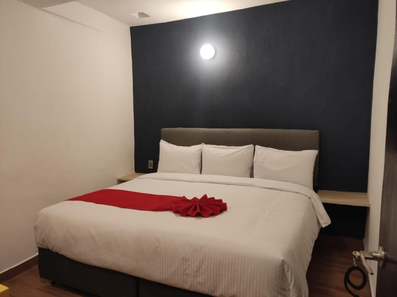 Standard King Room photo 1
