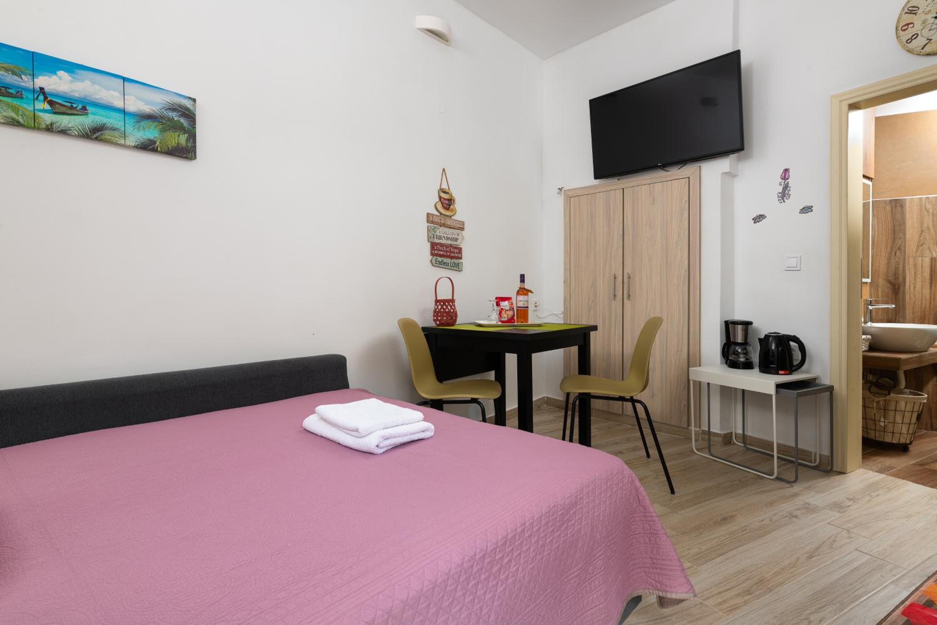 One-Bedroom Apartment