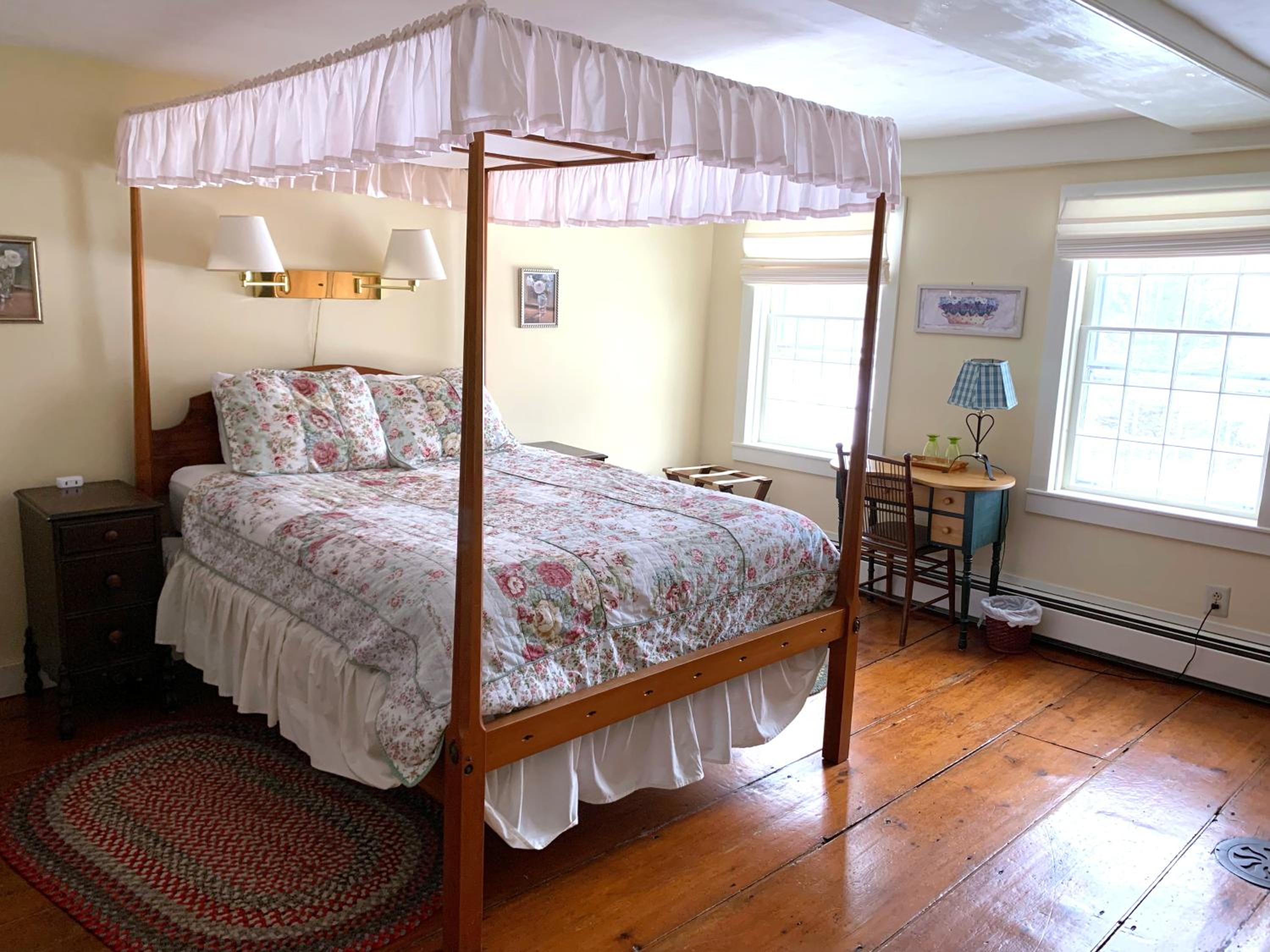 Standard Queen Room