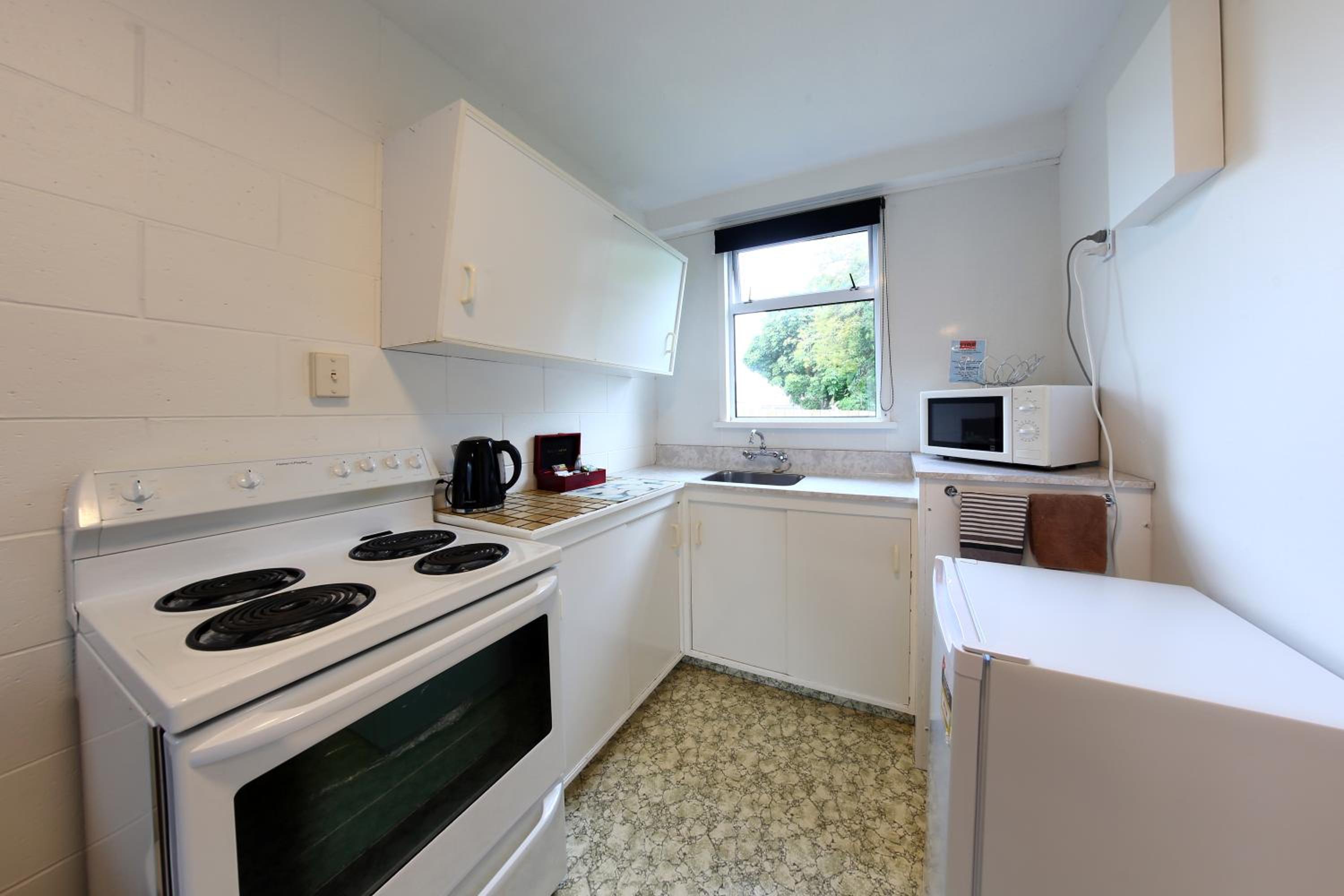 One-Bedroom Apartment - Photo 6