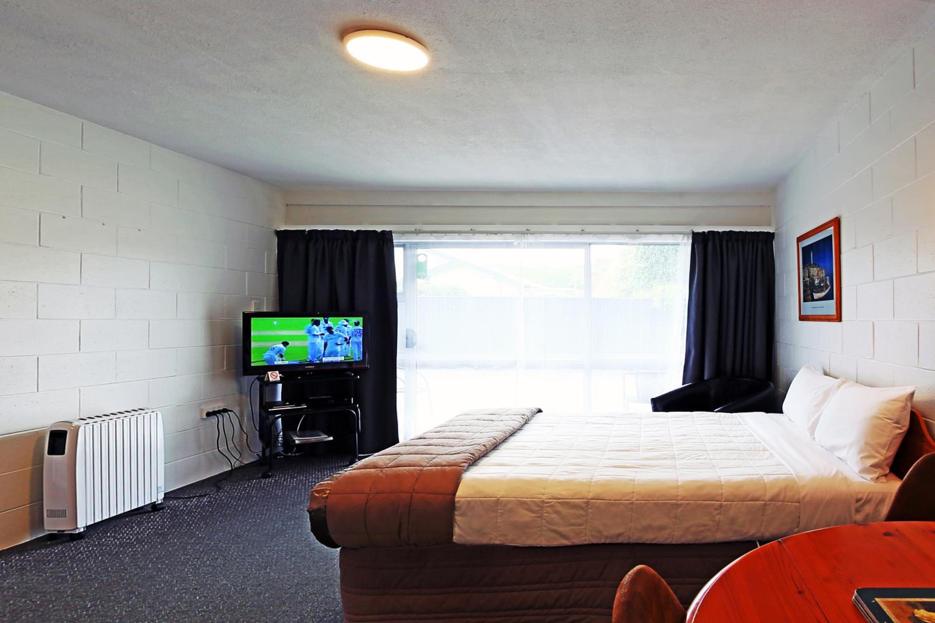 One-Bedroom Apartment - Photo 3