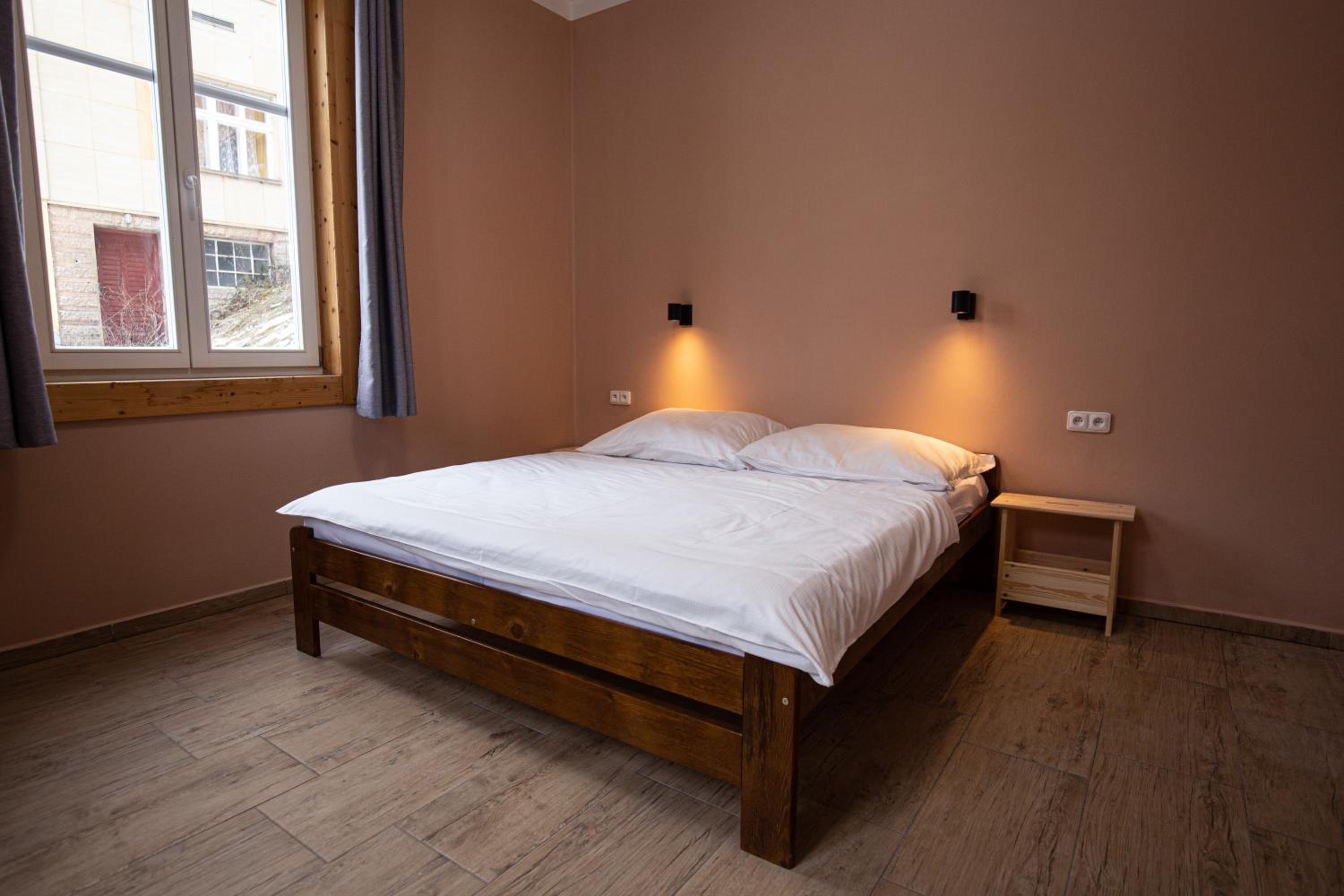 One-Bedroom Apartment - Photo 1