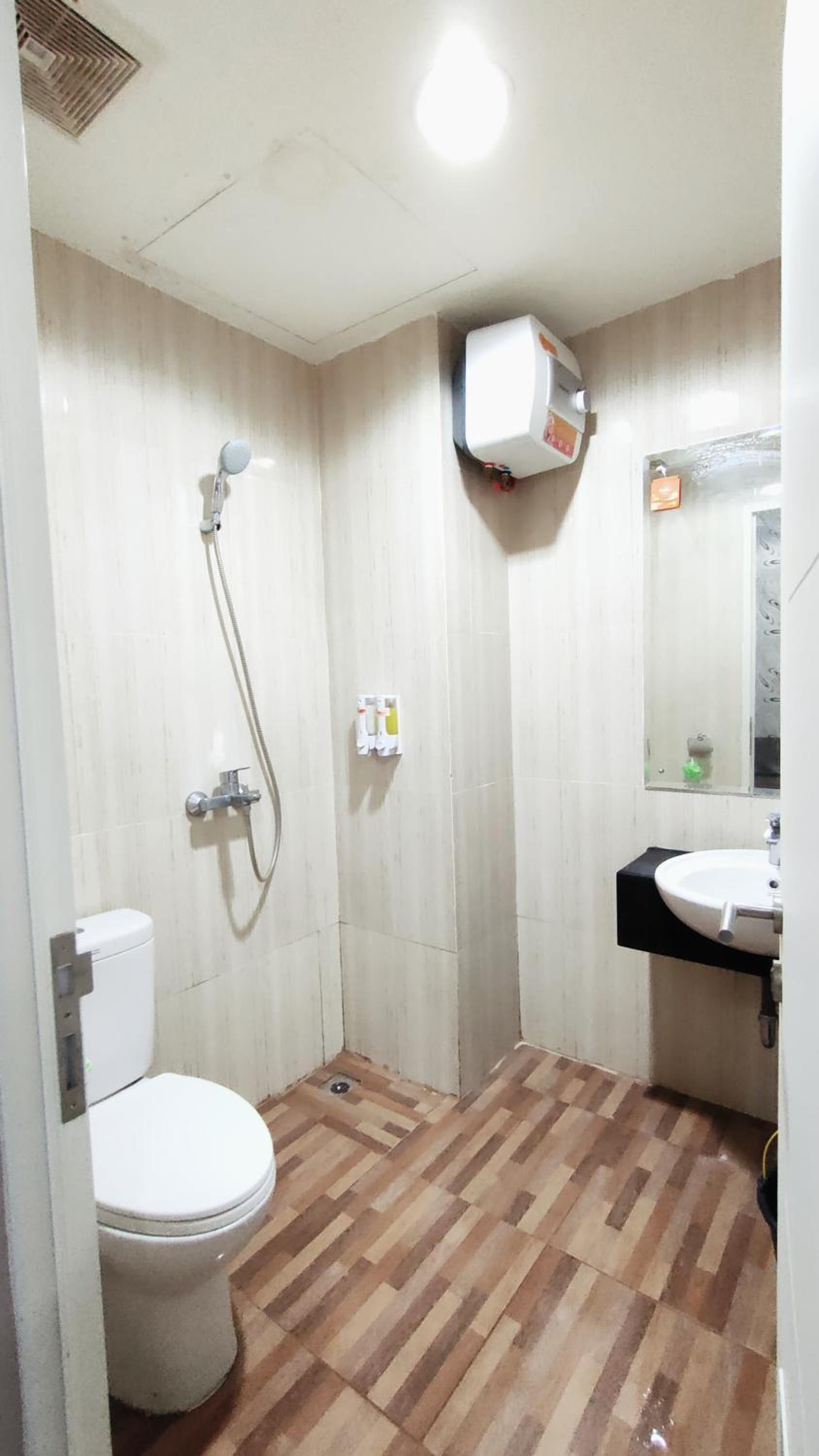 Studio Apartment - Photo 13