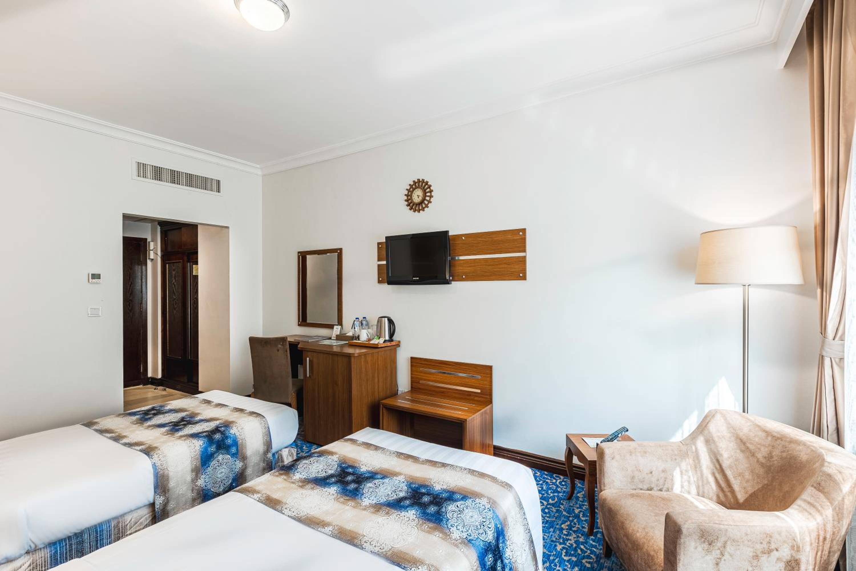 Budget Twin Room photo 3