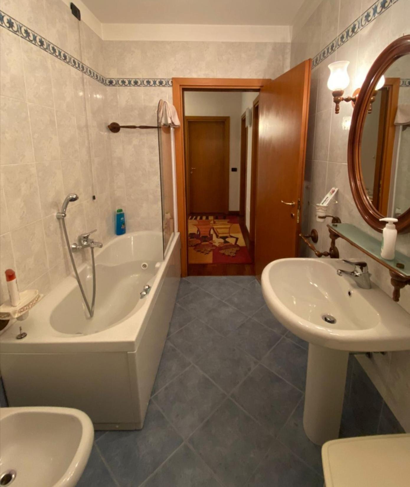 Standard Double Room - Photo 7