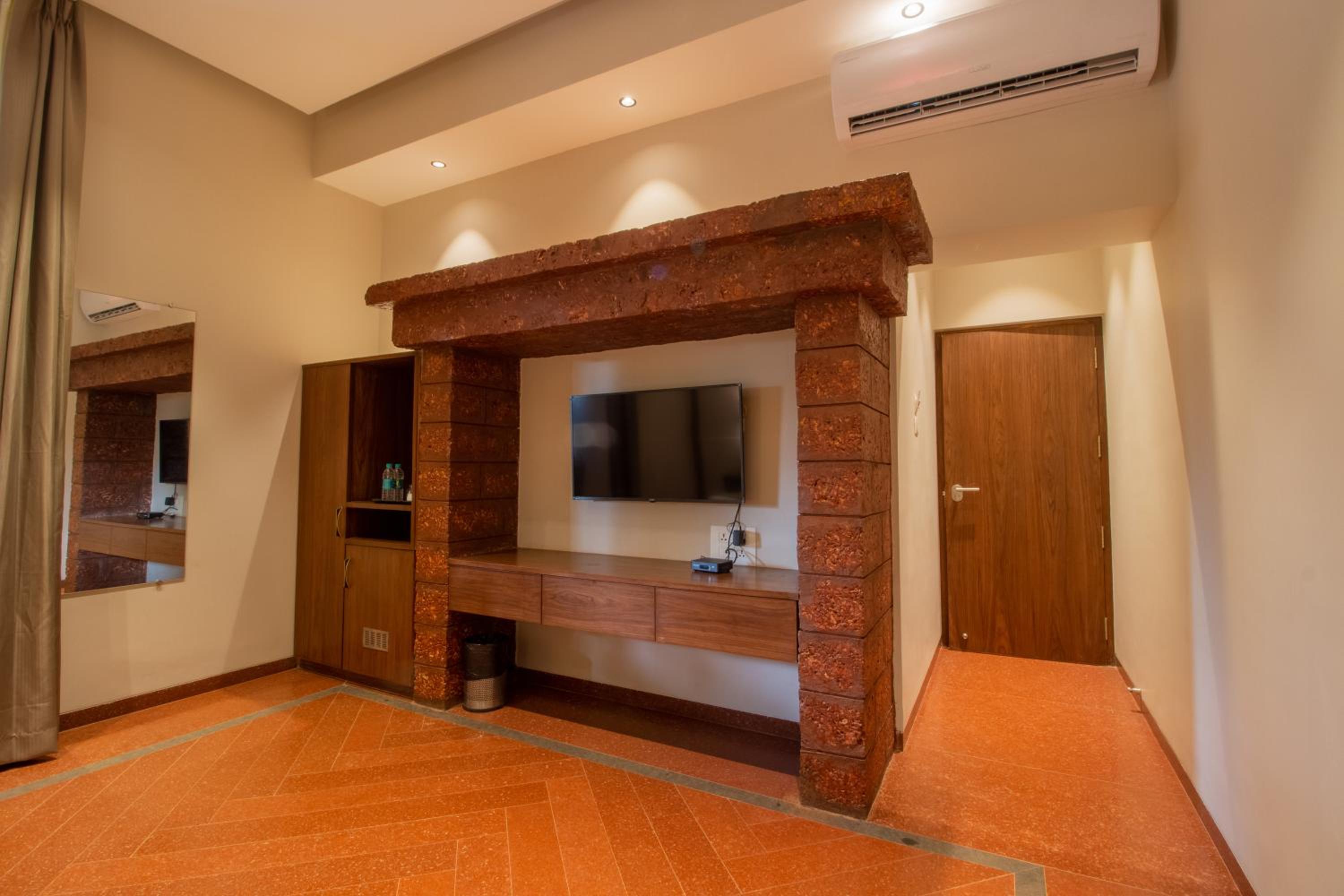 King Room with Balcony photo 1