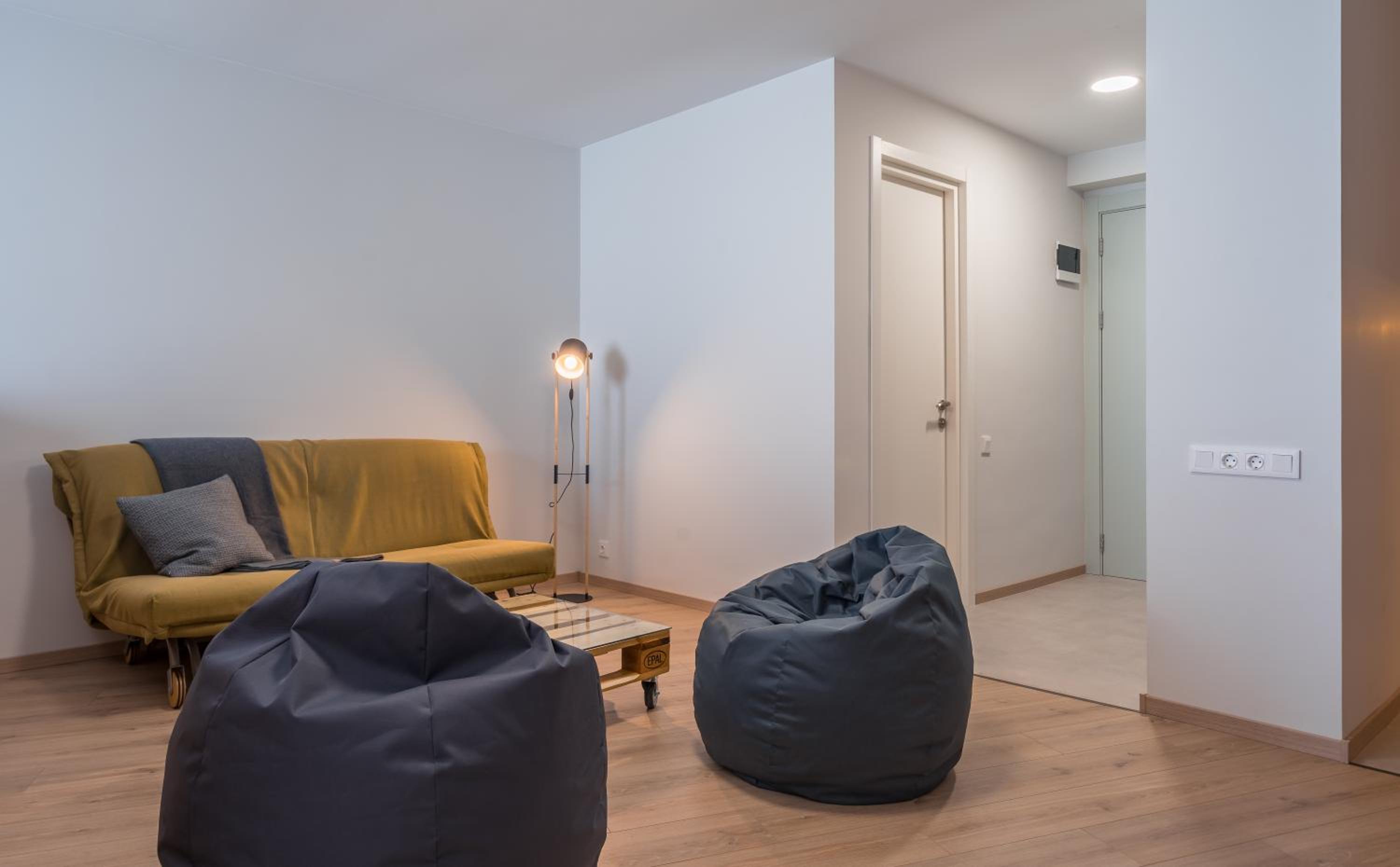 One-Bedroom Apartment photo 1