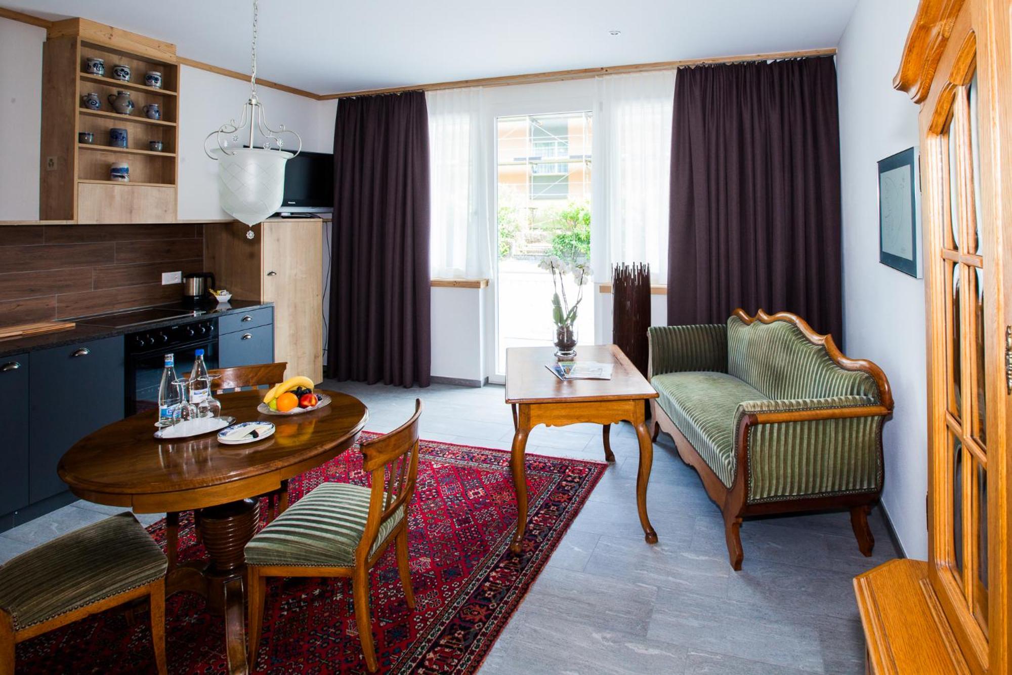 Signature Suite - Photo 1