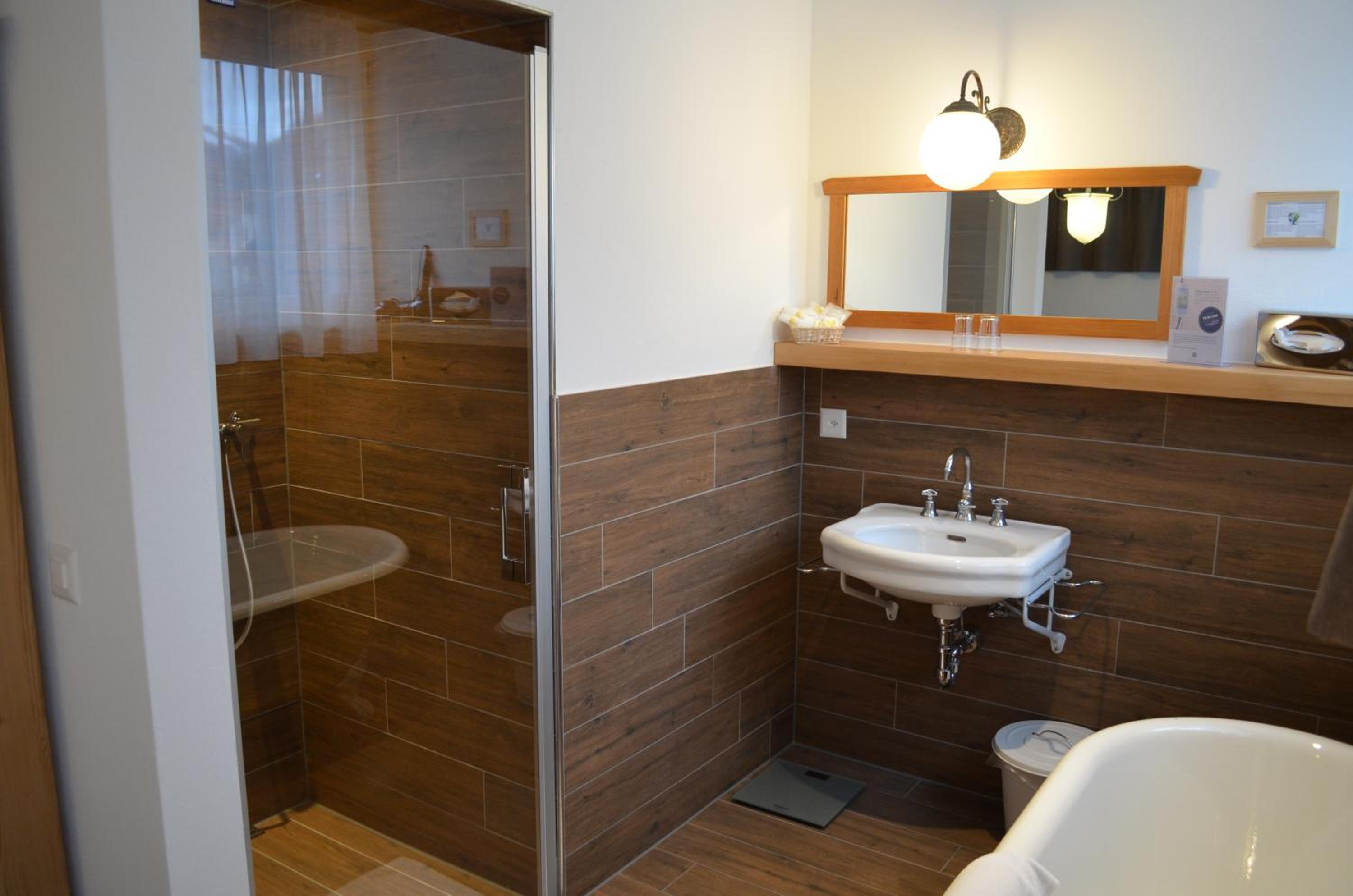 Signature Suite - Photo 9