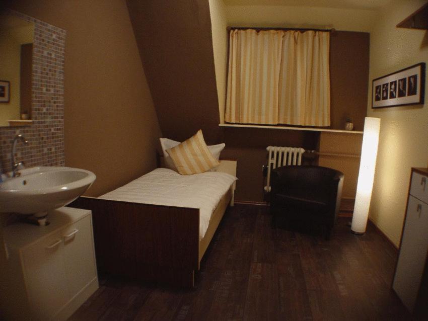 Single Room with Shared Bathroom