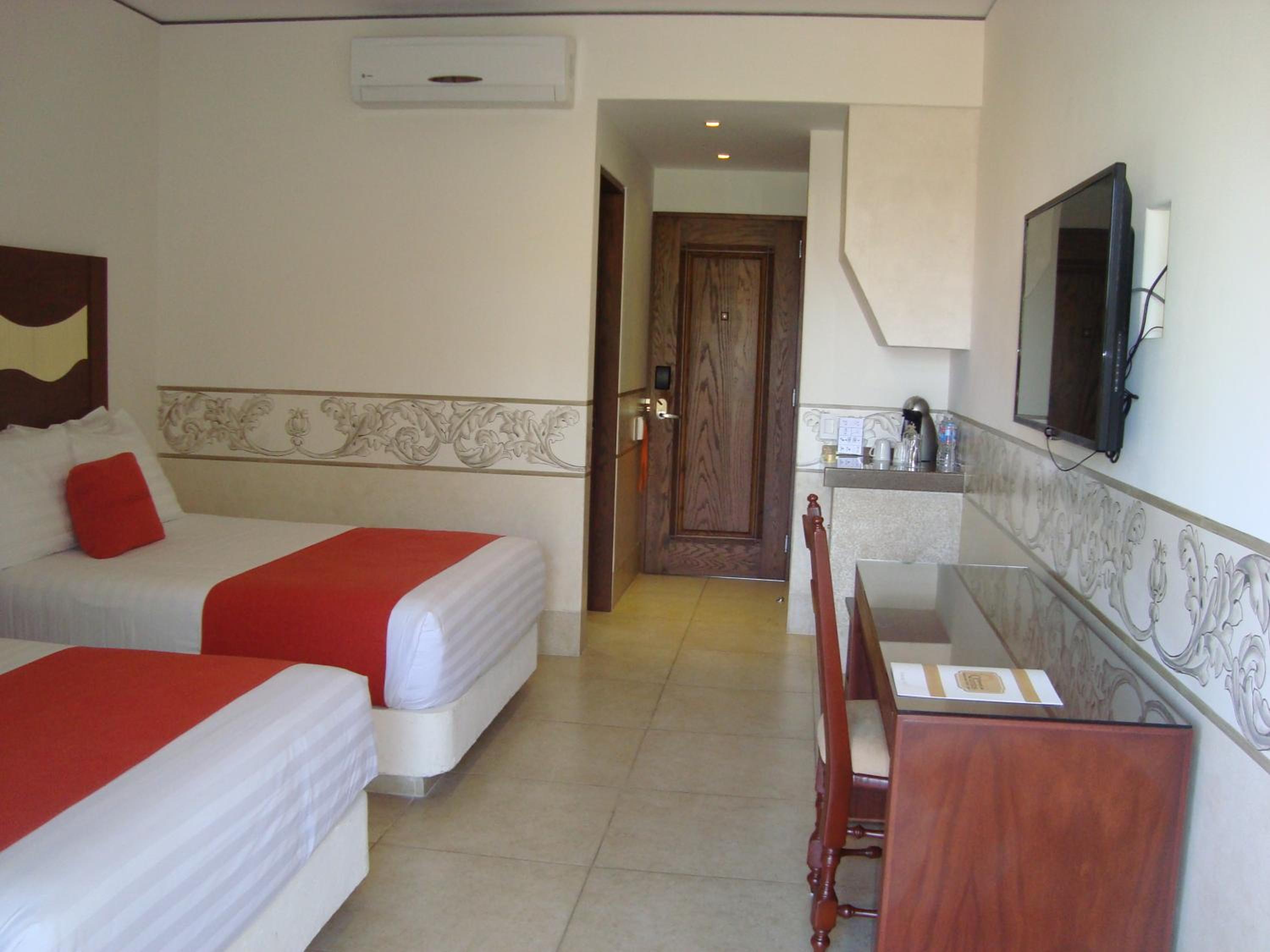 Suite with Two Double Beds - Photo 8