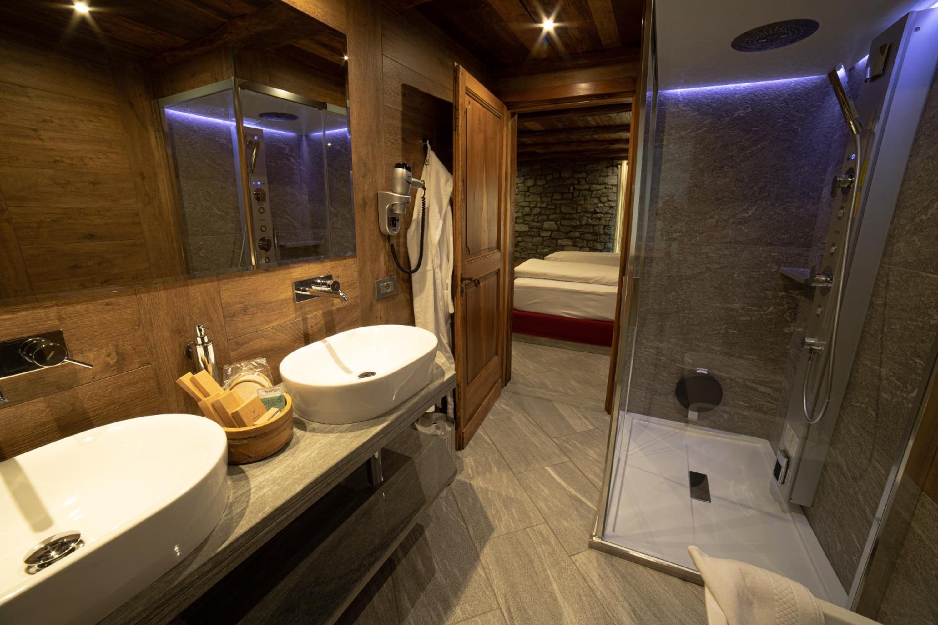 Junior Suite with Balcony photo 3