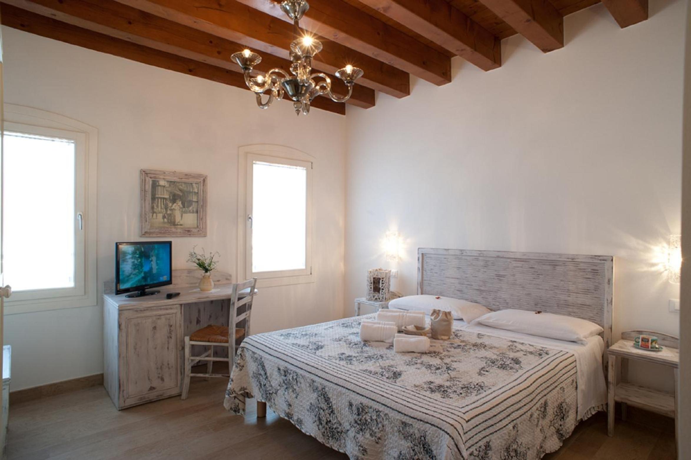 Double Room - Photo 6
