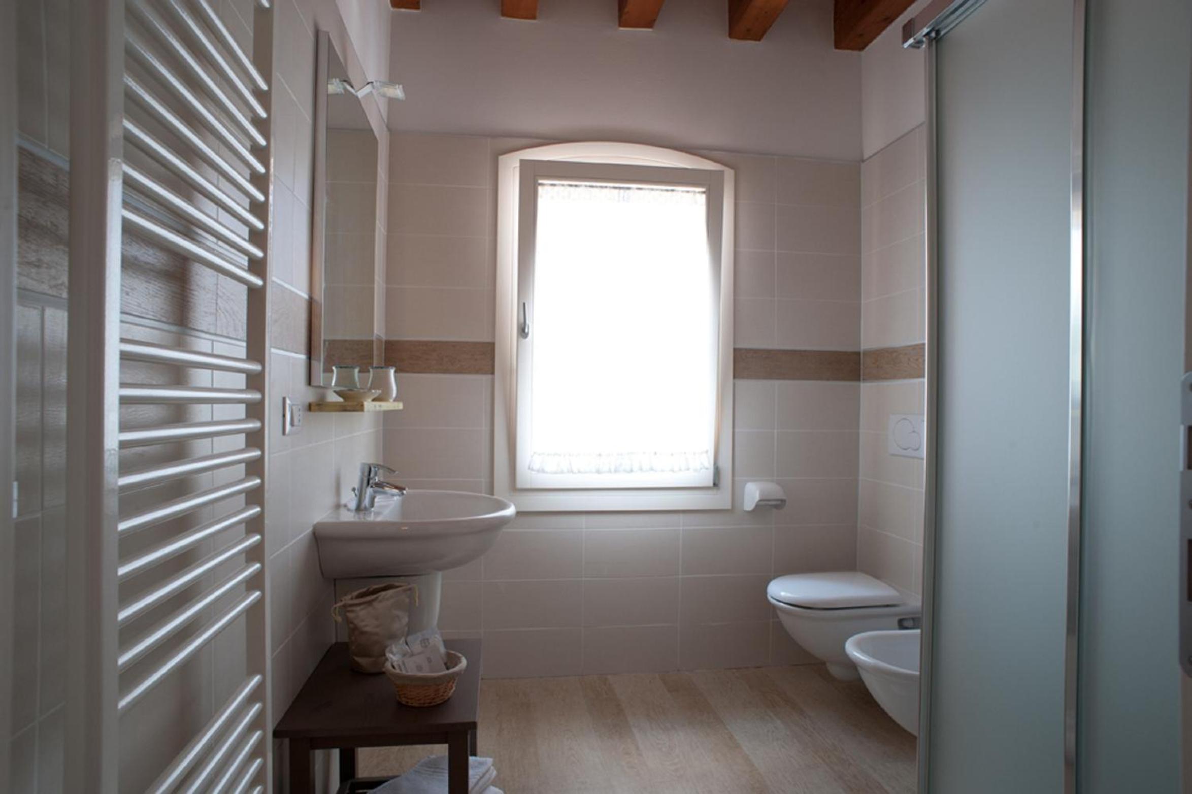 Double Room - Photo 5