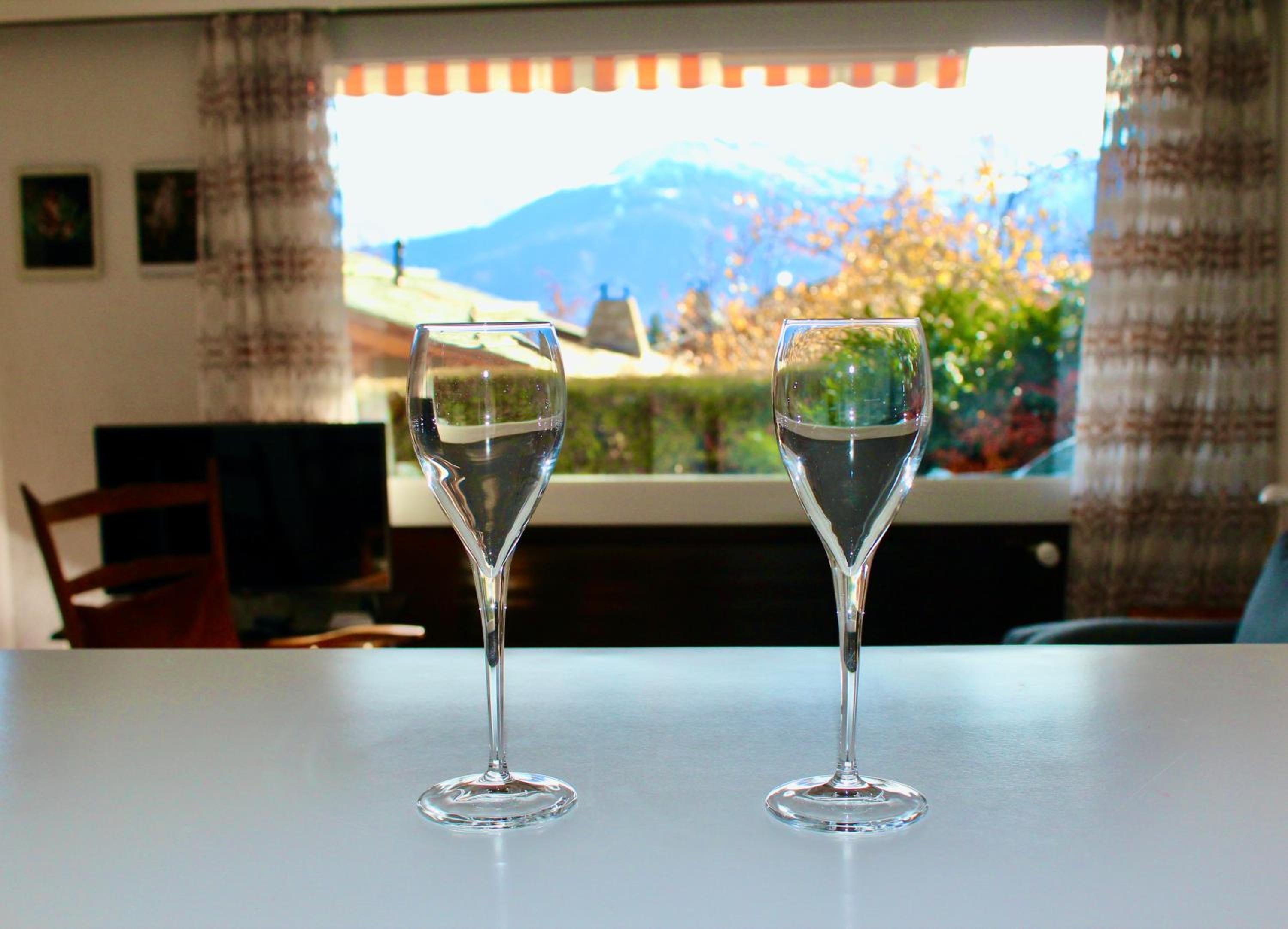 Apartment with Mountain View - Photo 2