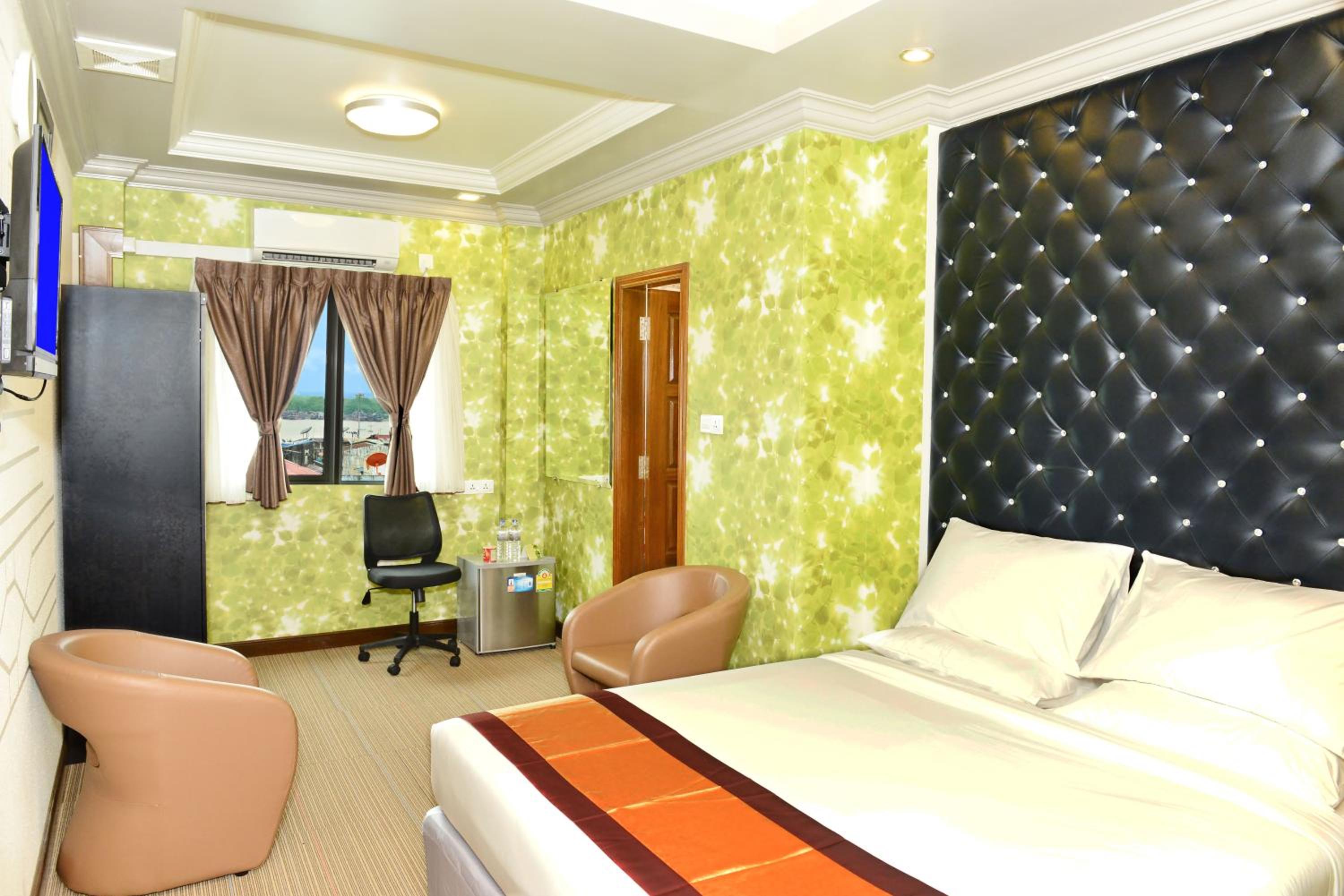 Deluxe Double or Twin Room  with City or River View  photo 2