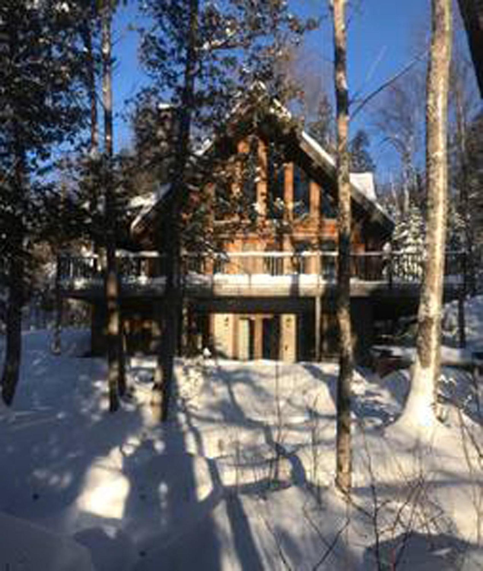 Five-Bedroom House photo 1