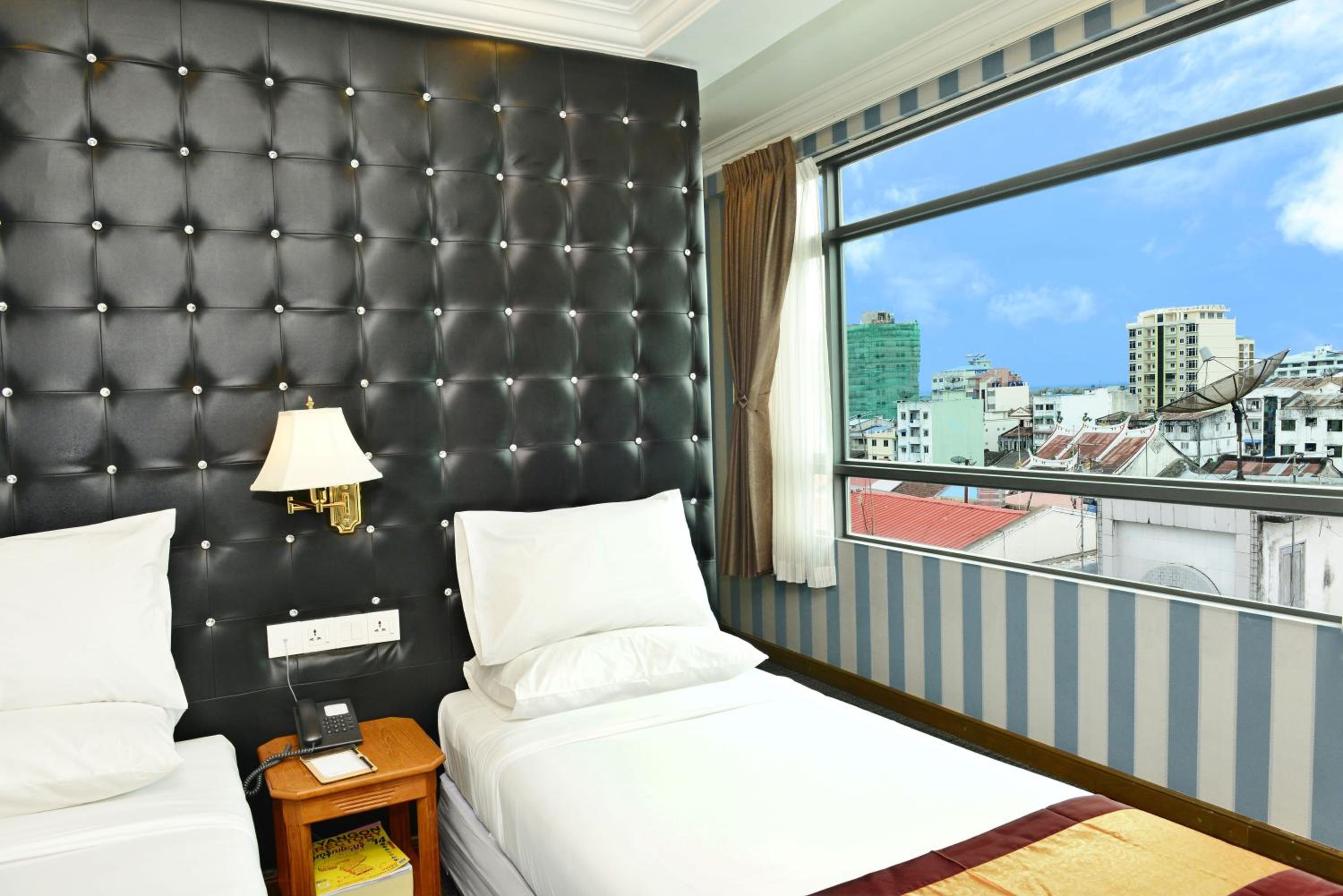 Deluxe Double or Twin Room  with City or River View  photo 1