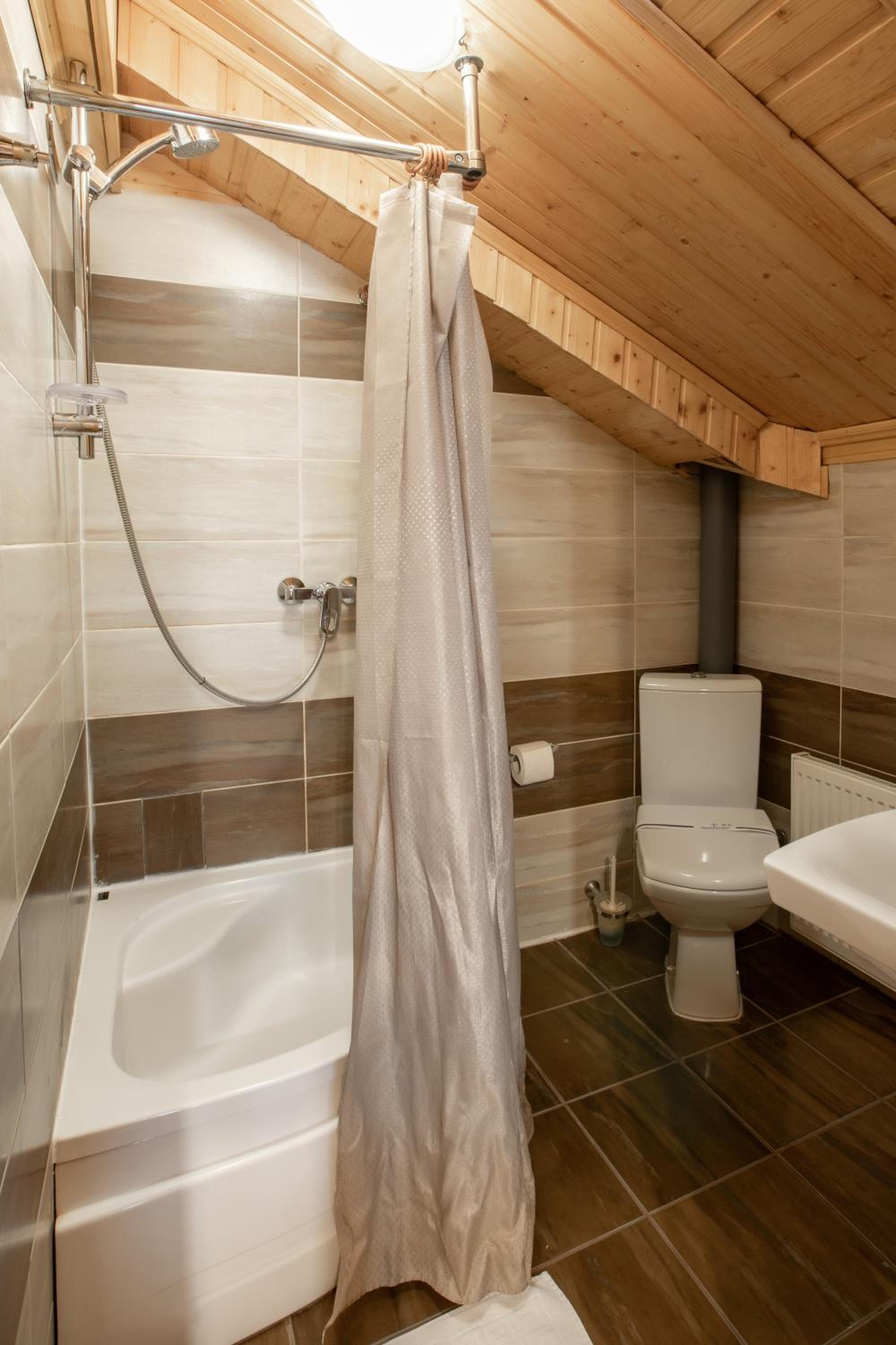 Economy Triple Room photo 1
