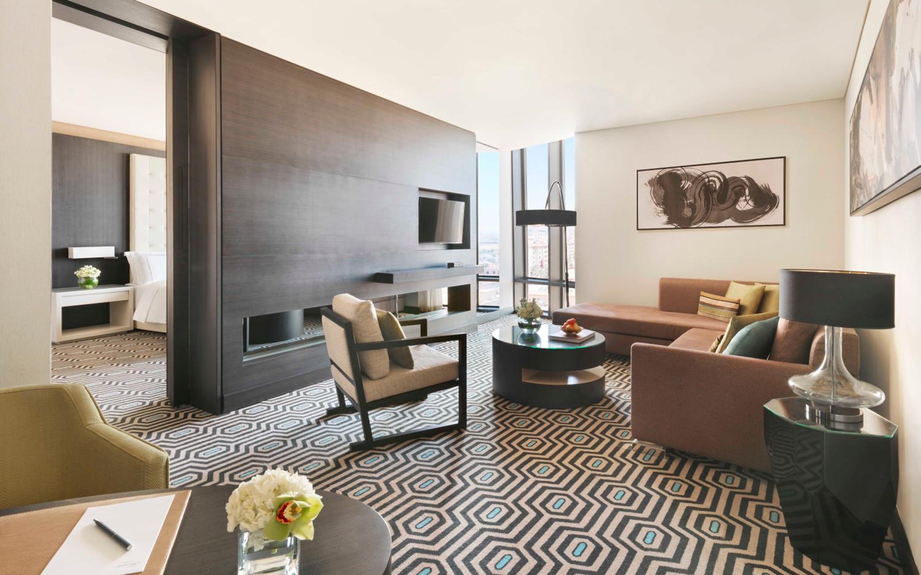 Executive King Suite - Non-Smoking - Photo 6