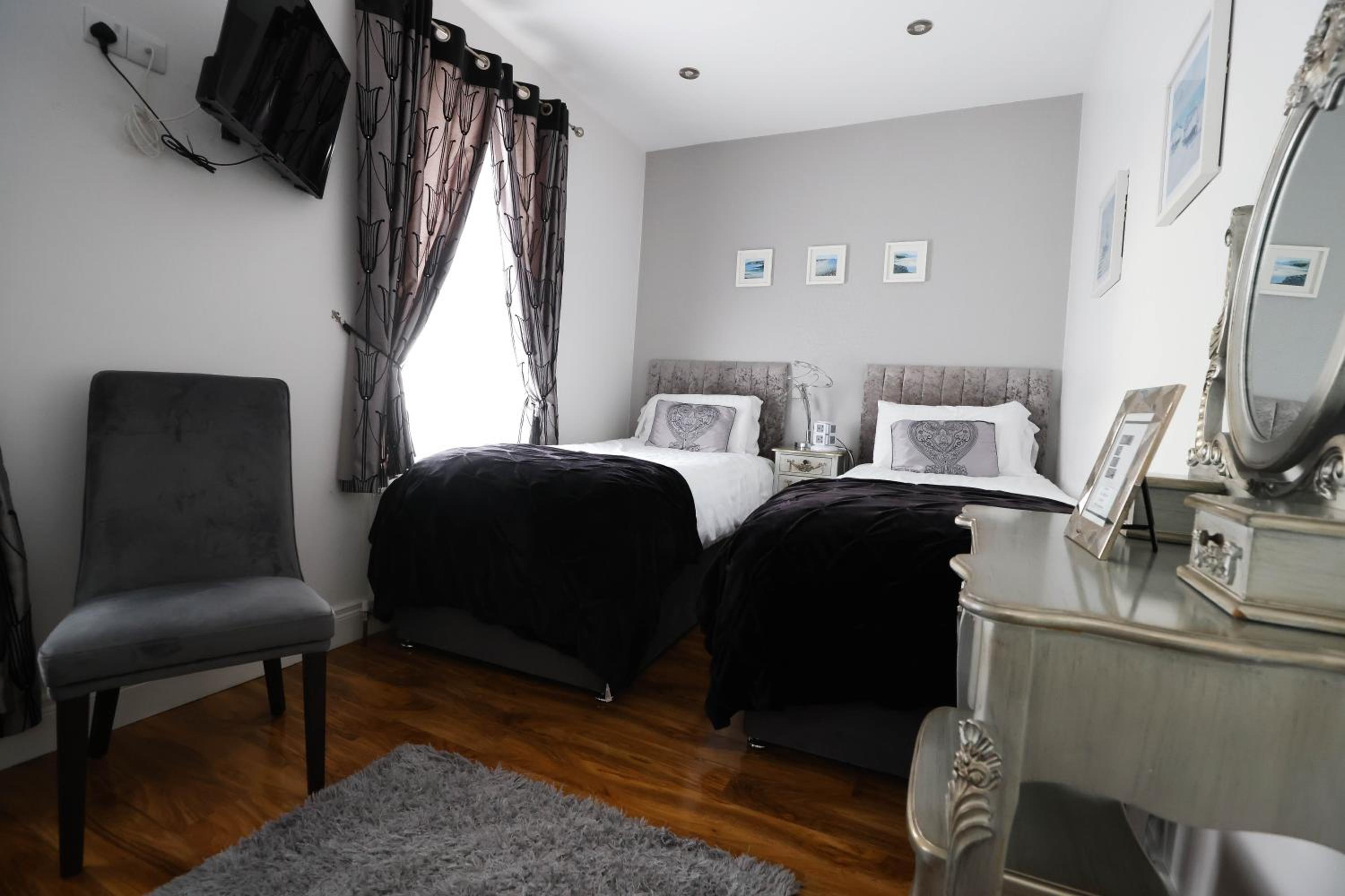 Standard Twin Room - Photo 5