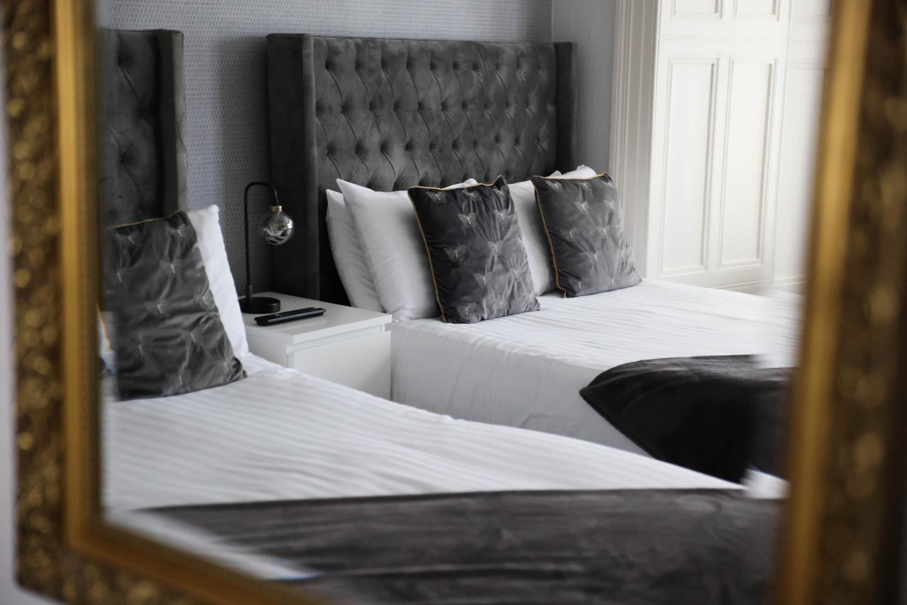 Standard Twin Room - Photo 2