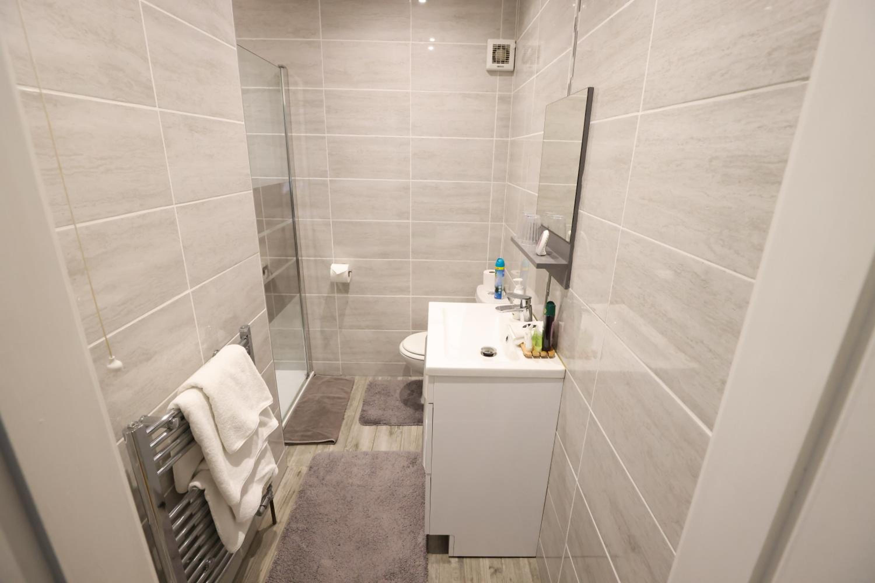 Standard Twin Room - Photo 4