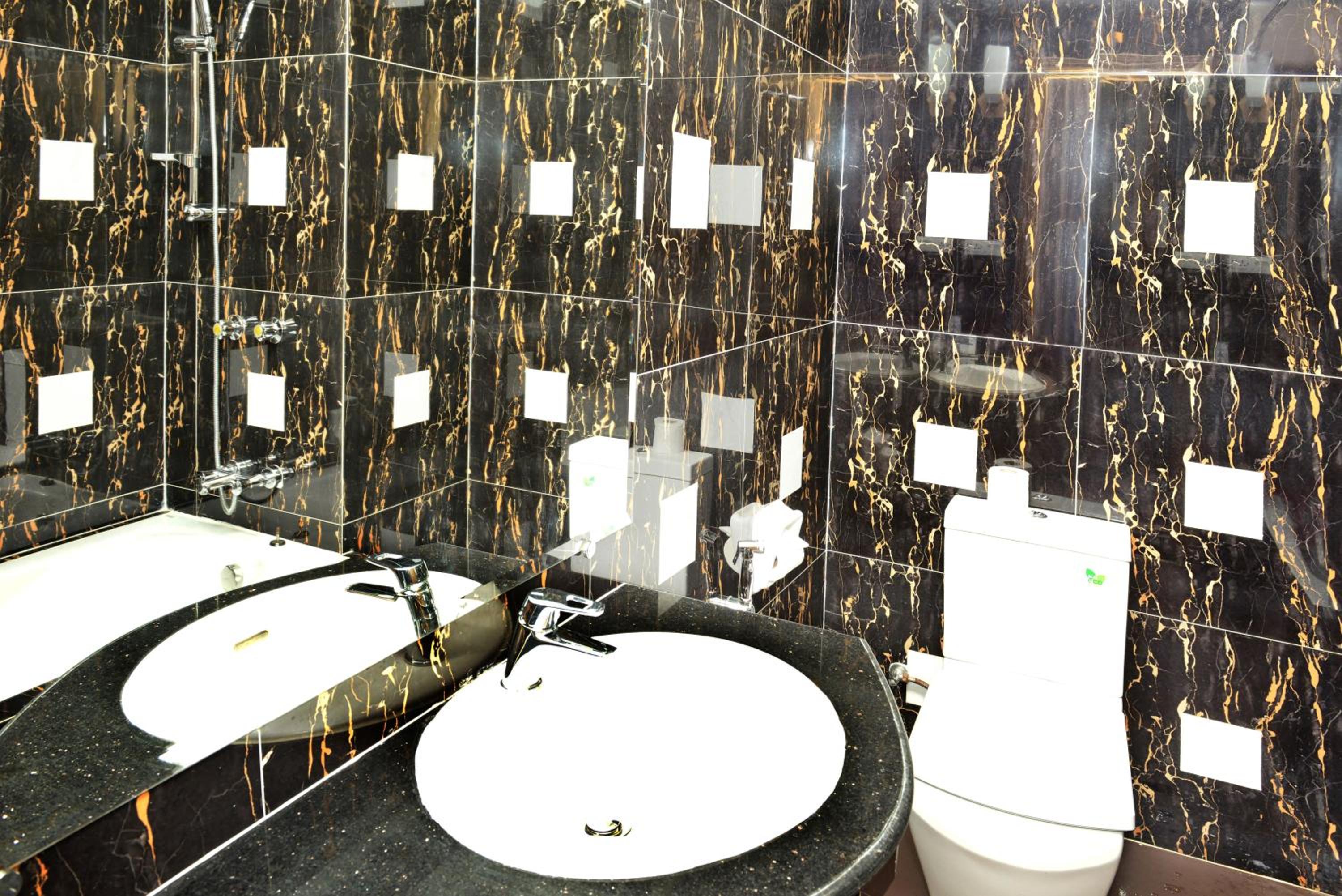 Grand United Deluxe Double or Twin Room with Shwedagon Pagoda View  photo 3