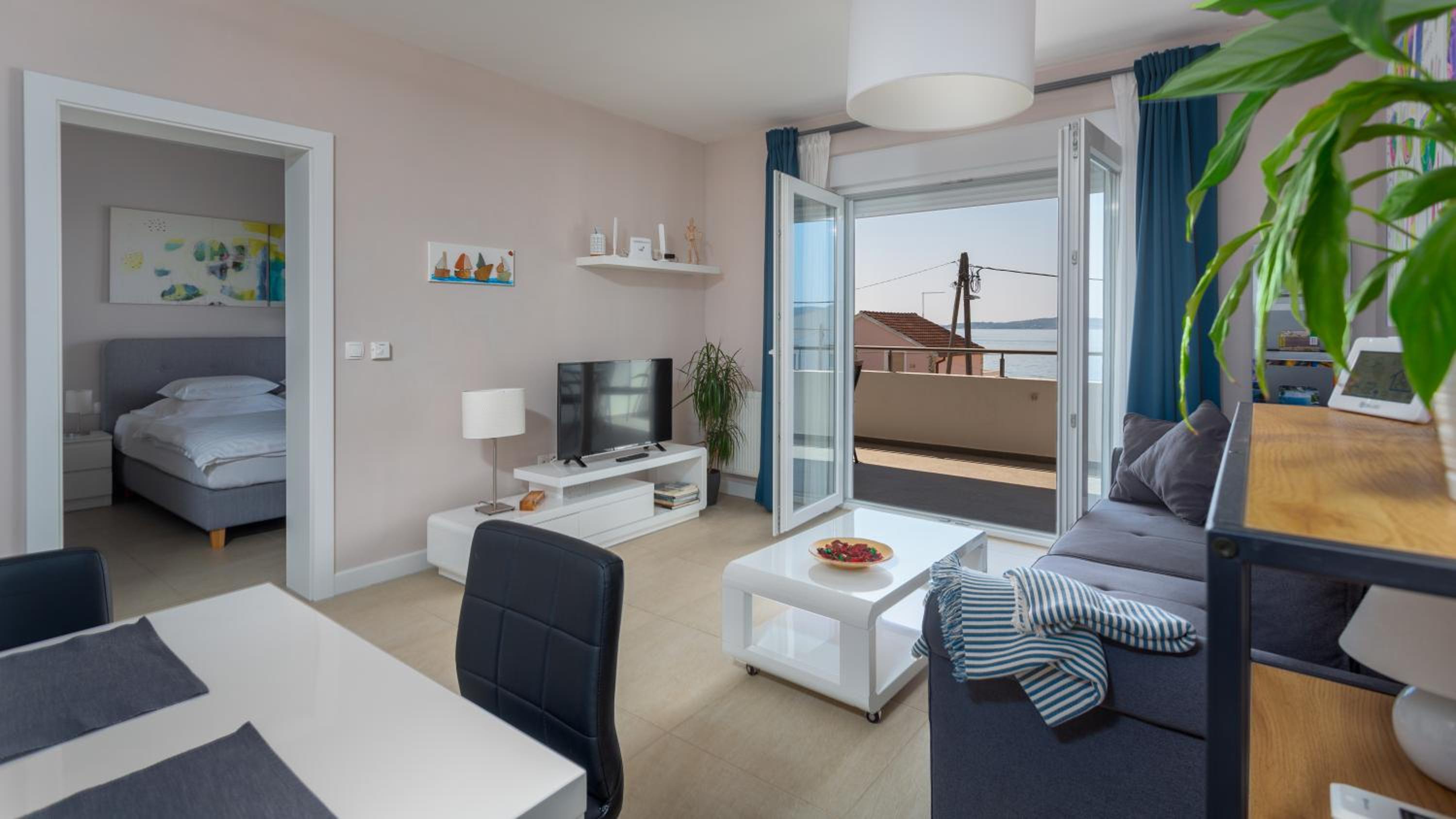 Apartment with Balcony photo 1