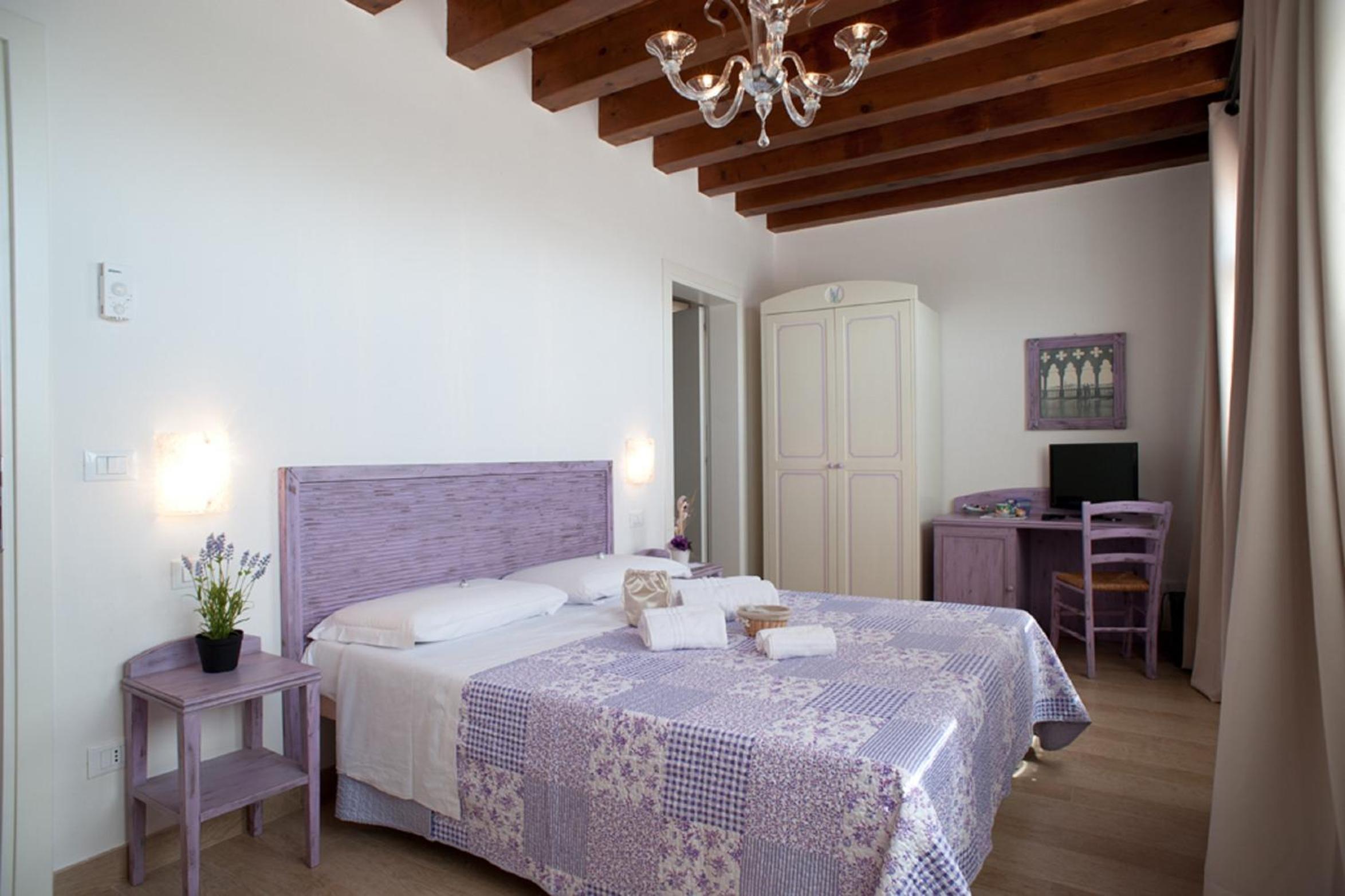 Double Room - Photo 10