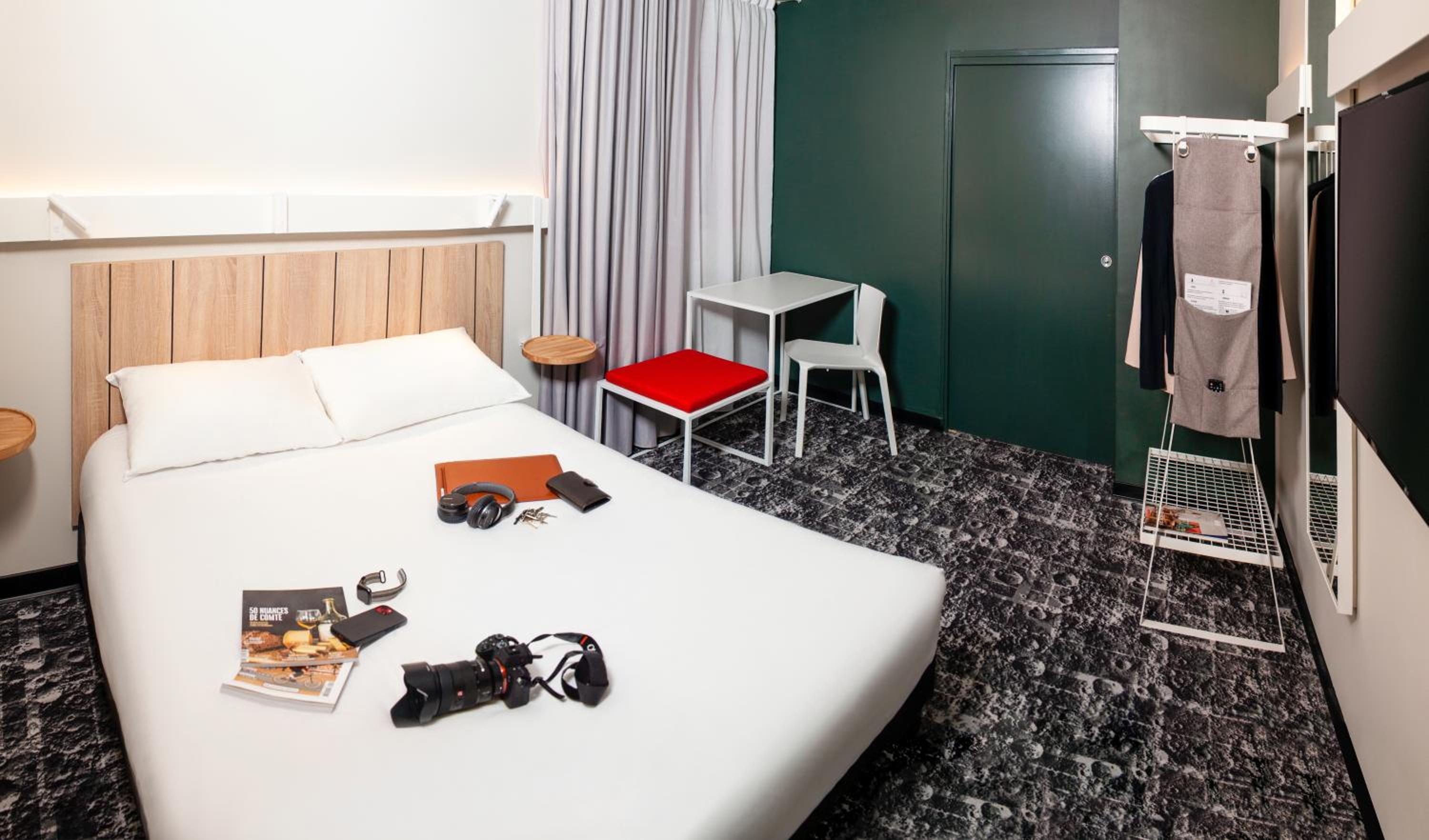 Standard One Double Bed - Photo 1