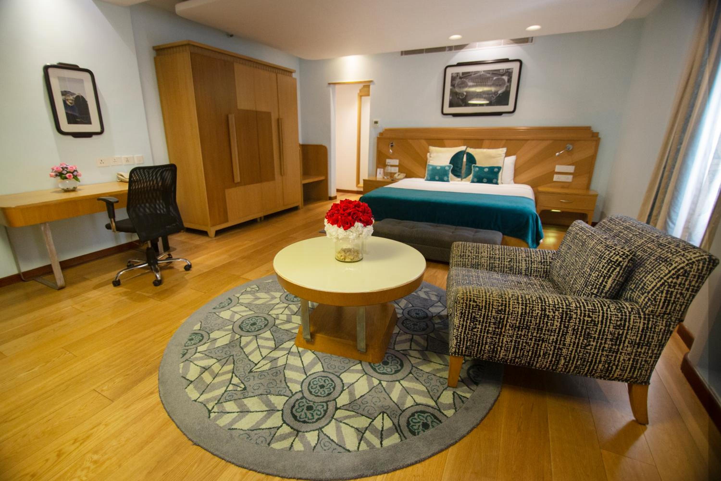 Premium Room Double Bed with 15% off on Food and Soft Beverages, Happy Hours (Buy 1 & Get 1) on select menu at InSomnia - Photo 1