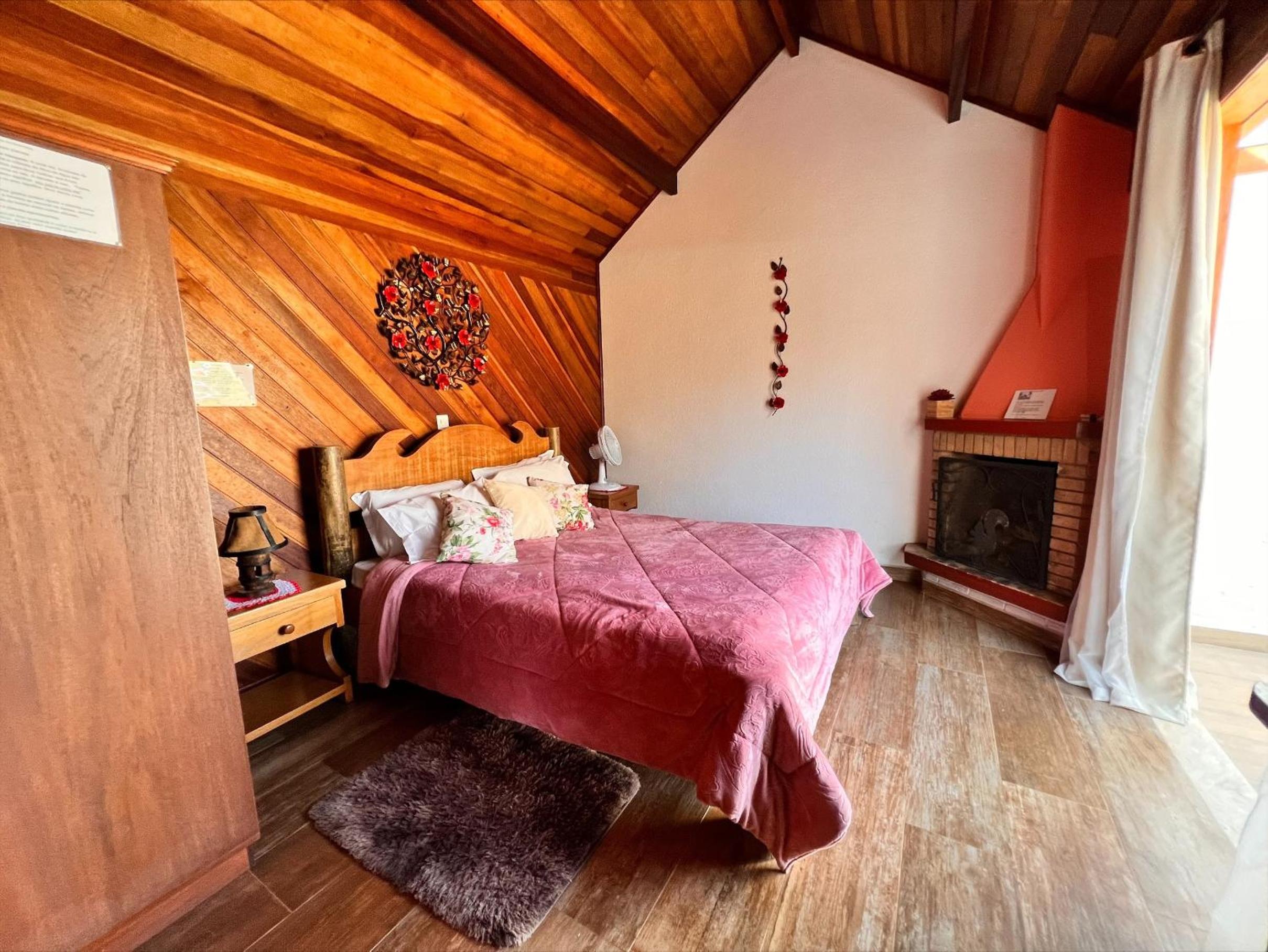 Chalet with Private Pool - Photo 5