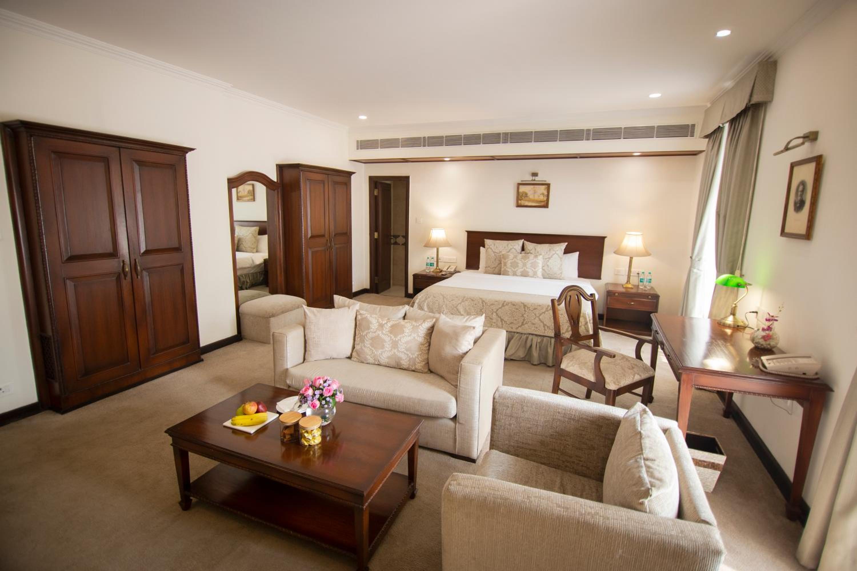 Executive Room Double Bed with Breakfast, 15% off on Food and Soft Beverages, Happy Hours (Buy 1 & Get 1) on select menu at InSomnia - Photo 1