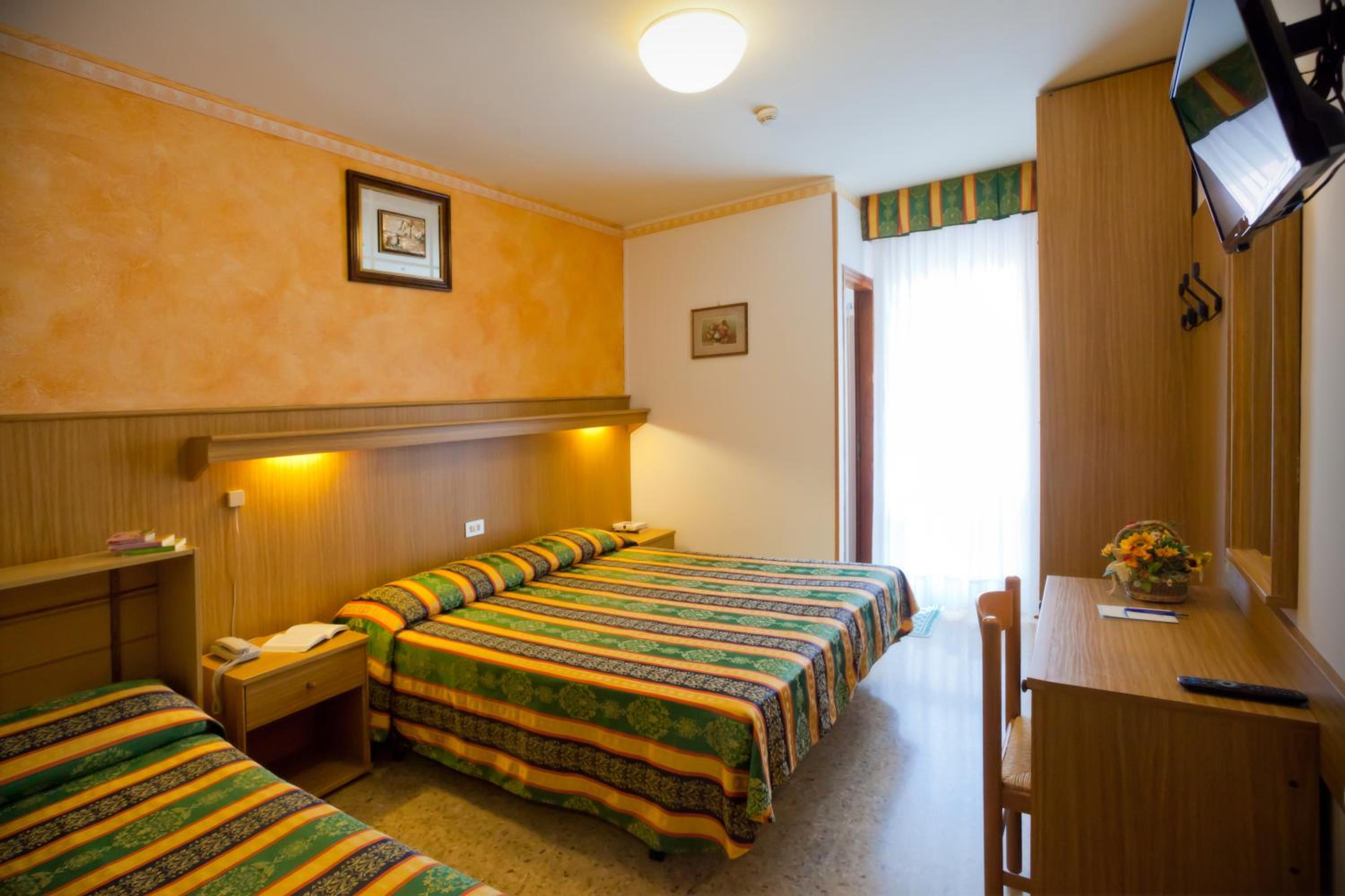 Triple Room photo 2
