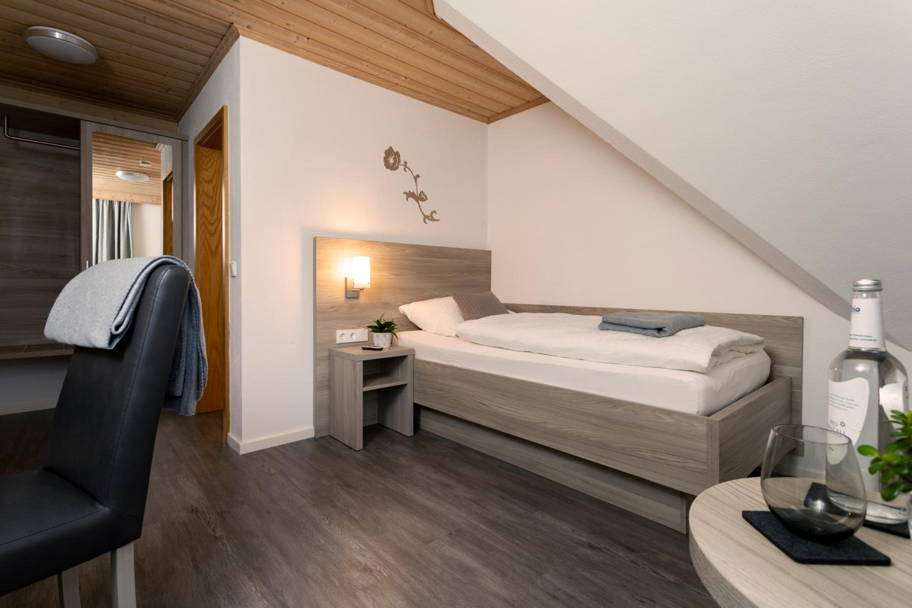 Single Room photo 2