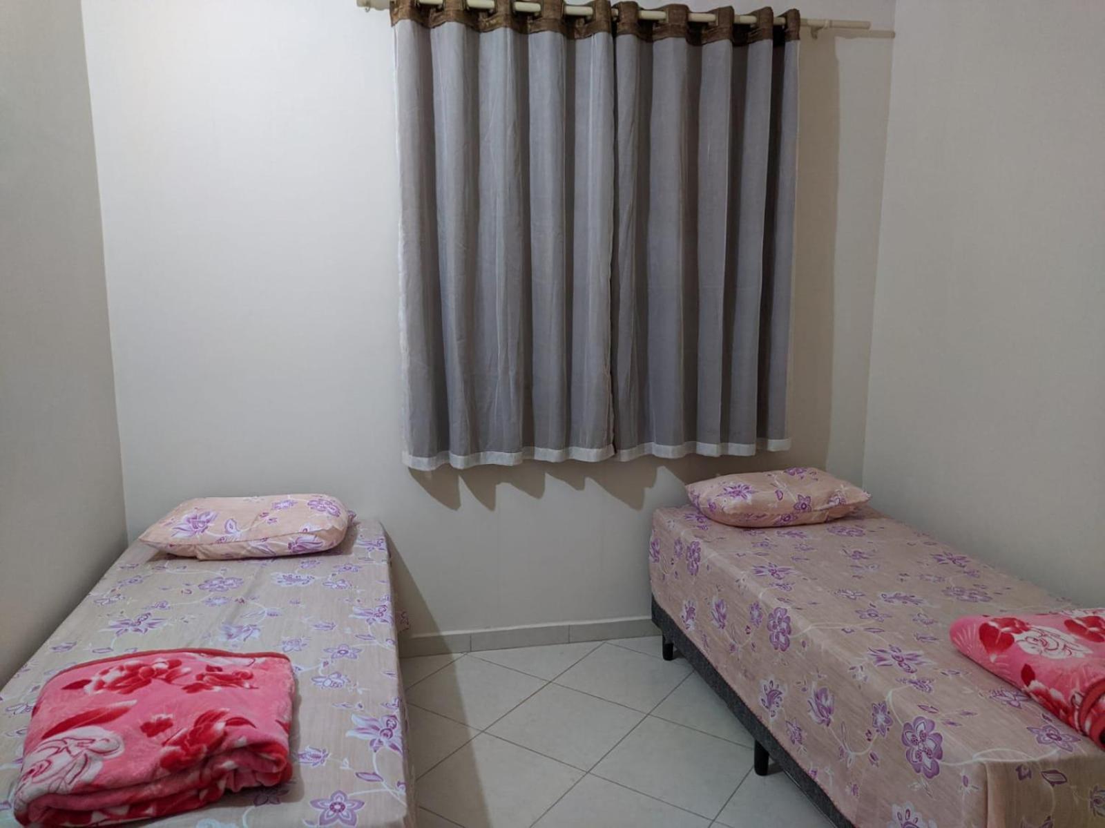 Twin Room with Bathroom - Photo 1