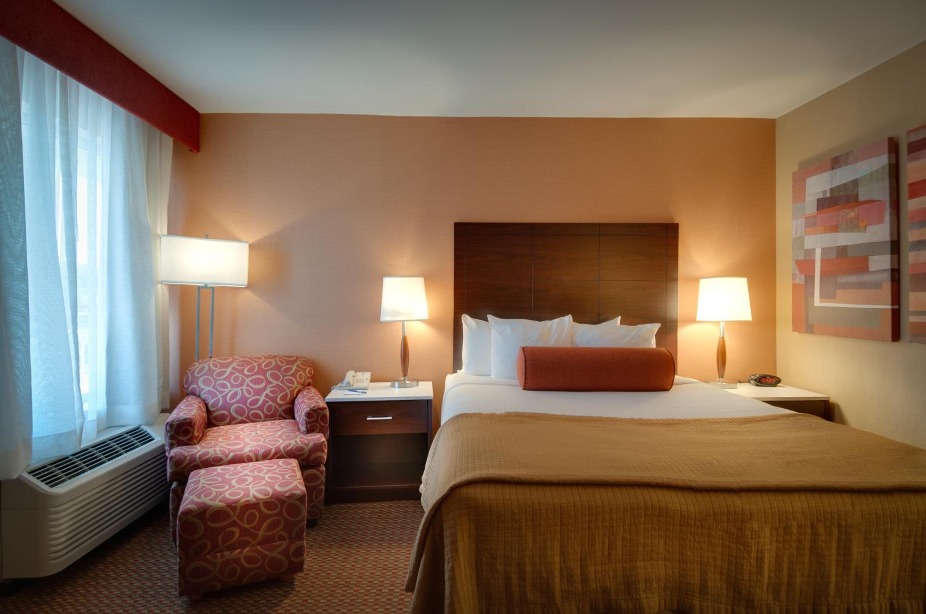 King Room - Non-Smoking - Photo 2