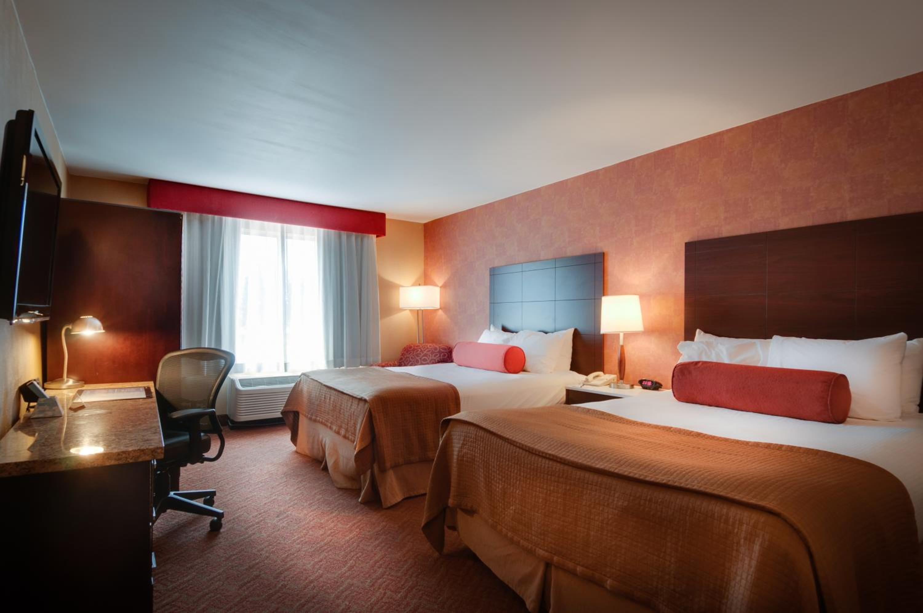 Queen Room with Two Queen Beds - Non-Smoking - Photo 6