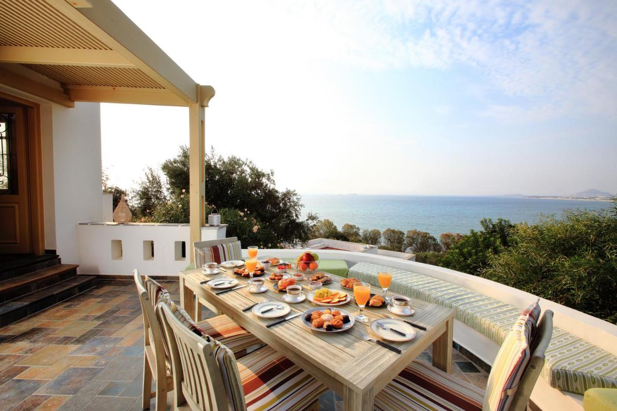 Deluxe Four-Bedroom Villa with Private Pool photo 3