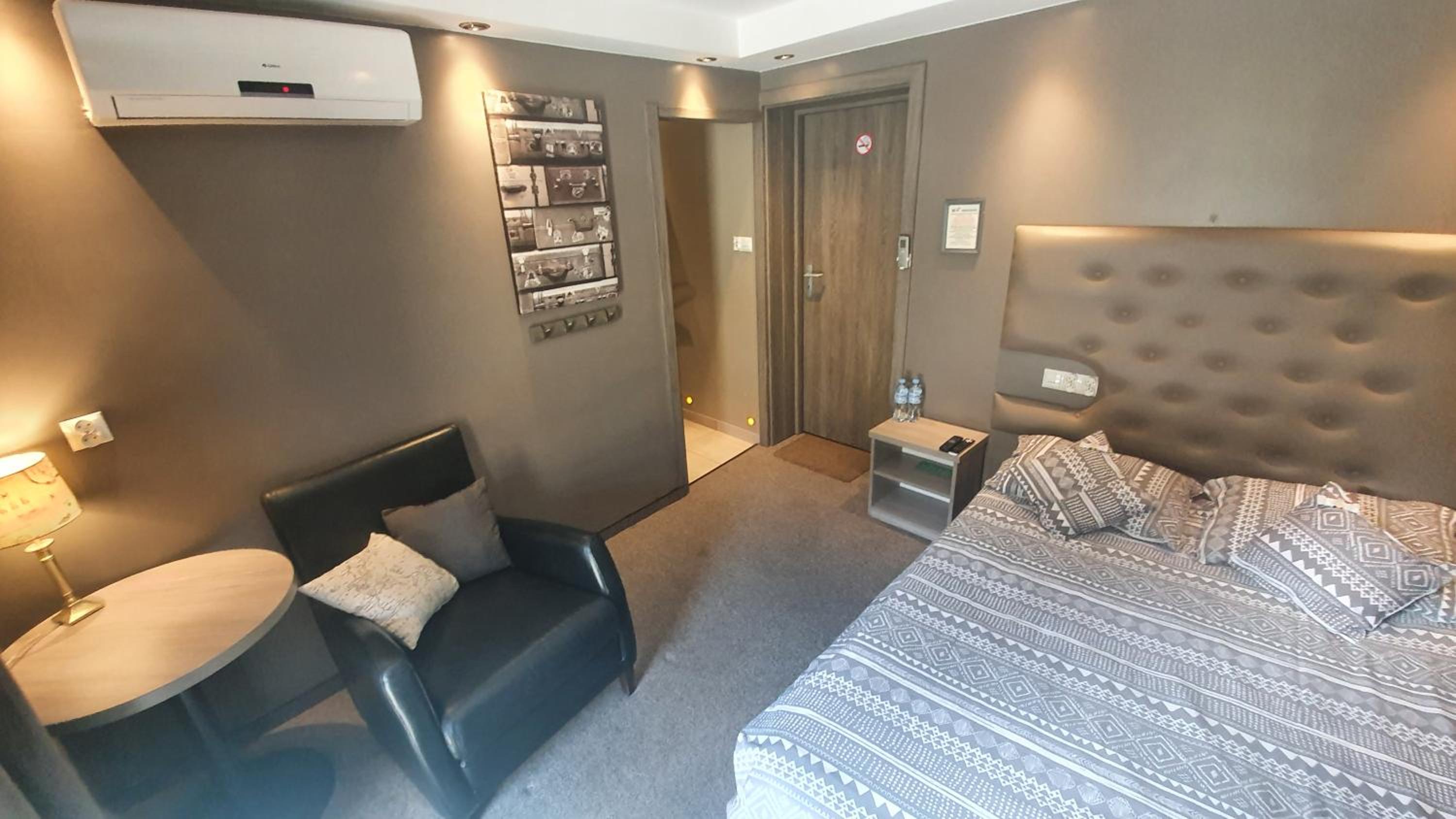 Standard Double Room - Photo 4