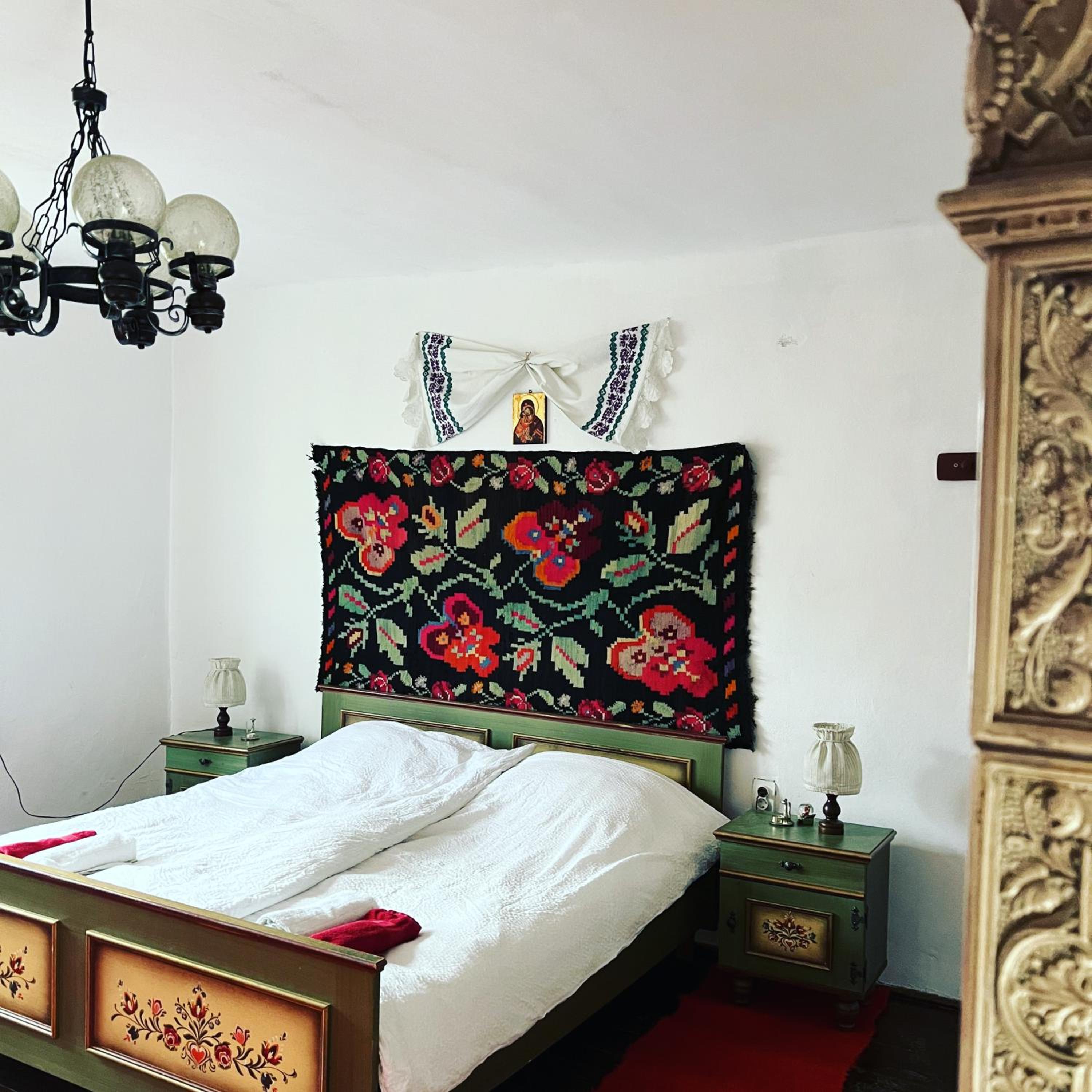 Two-Bedroom House - Photo 1
