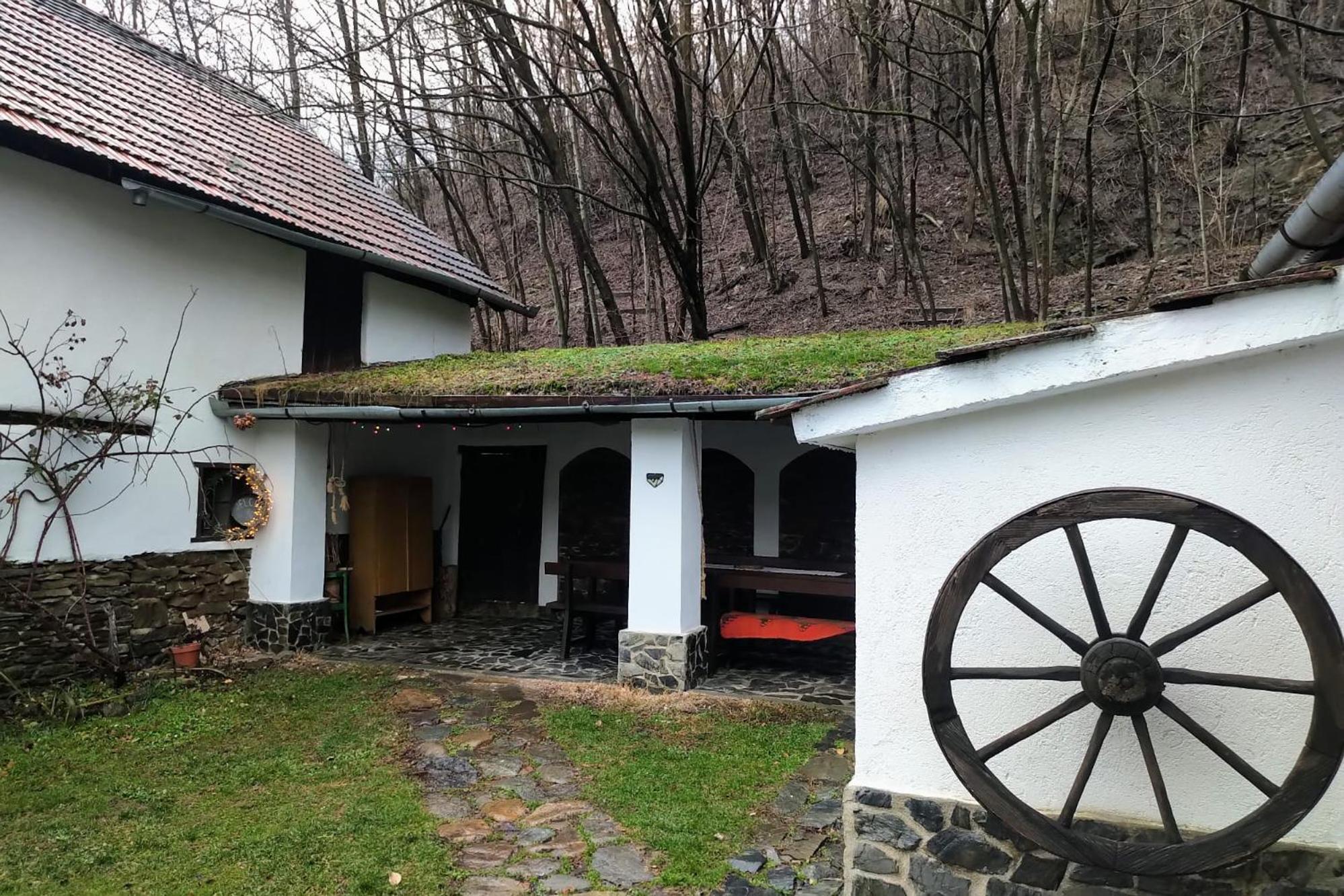 Two-Bedroom House - Photo 4