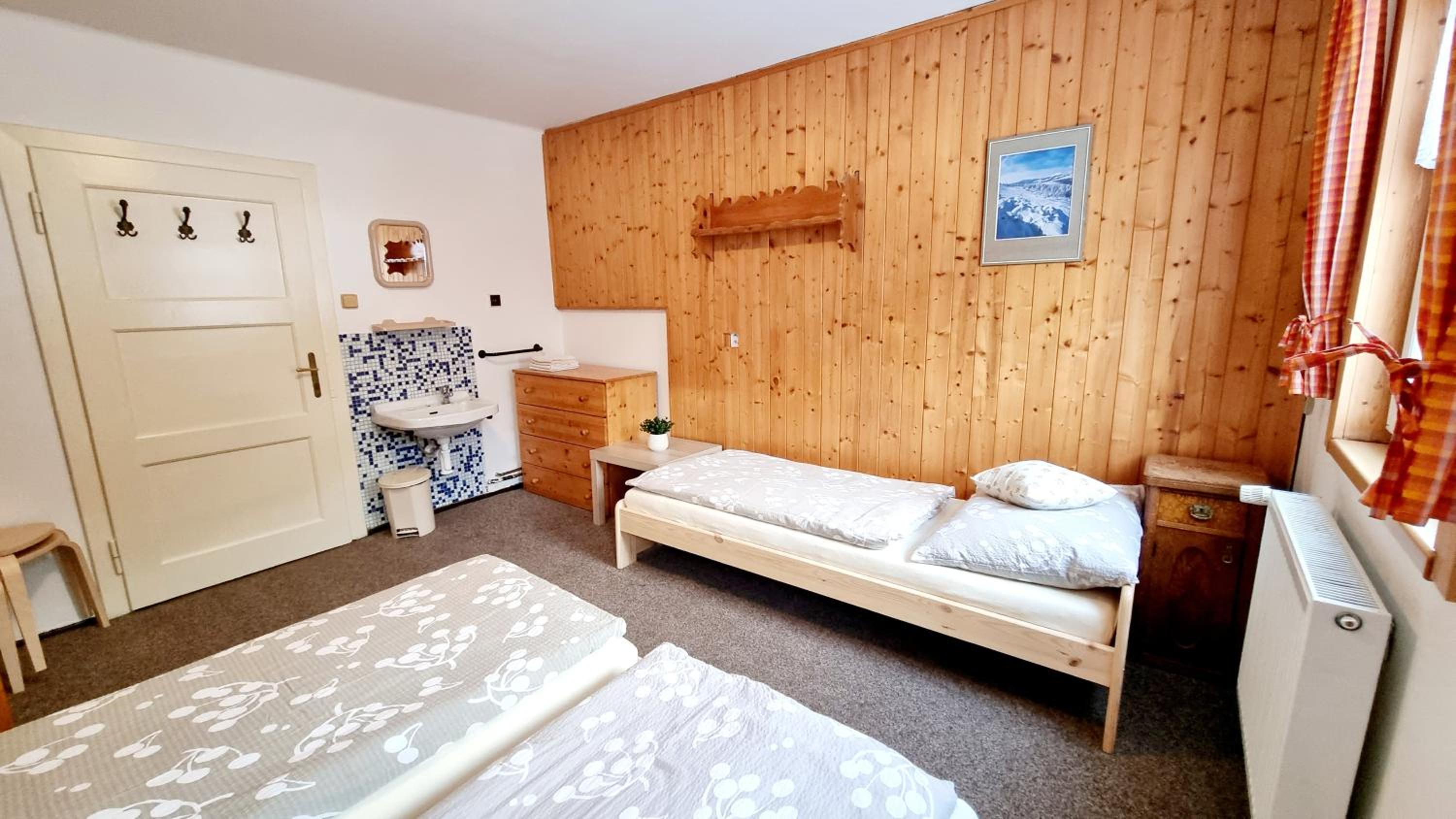 Quadruple Room with Shared Bathroom photo 3