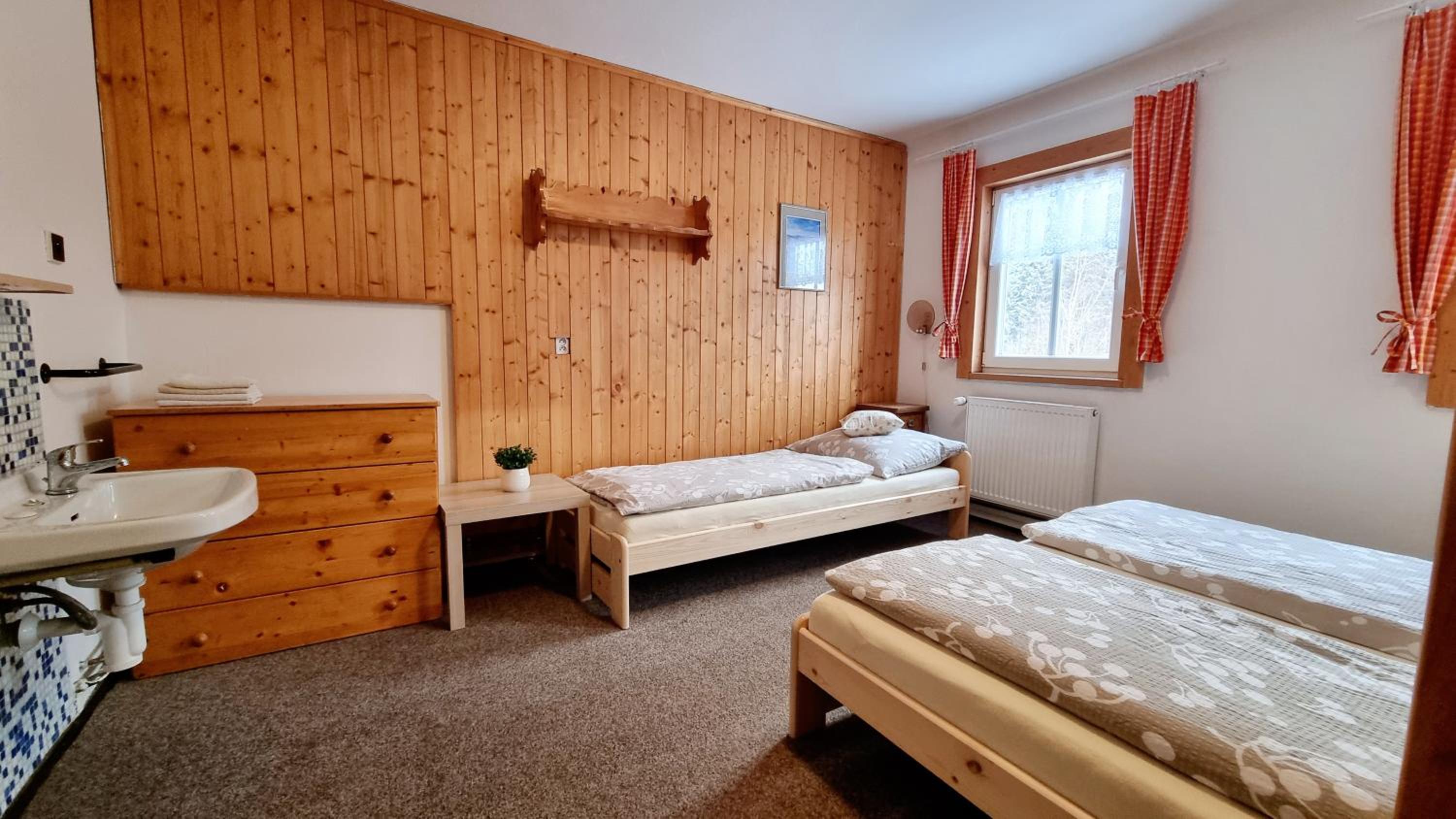 Quadruple Room with Shared Bathroom photo 1